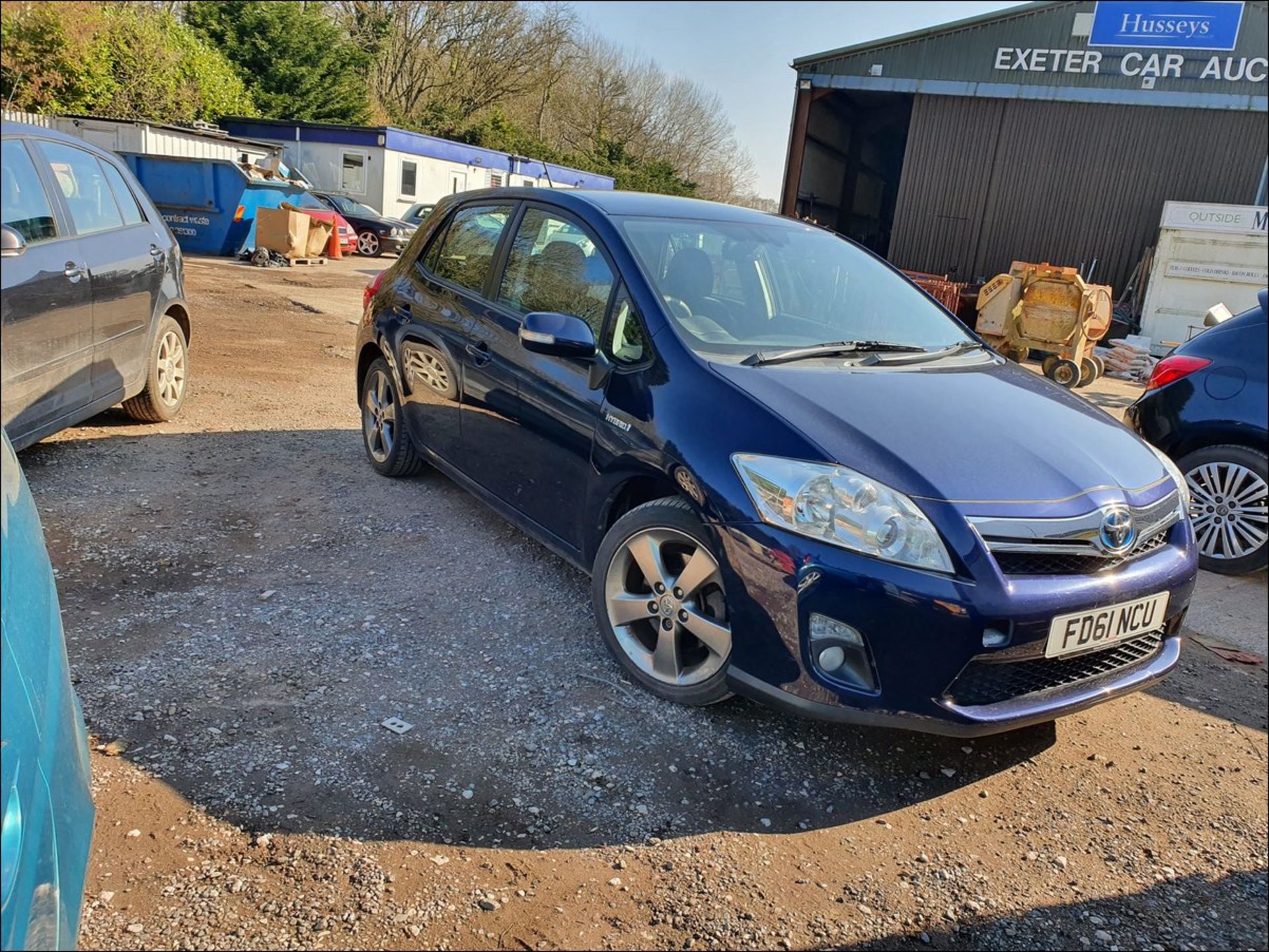 11/61 TOYOTA AURIS HYBRID T SPIRIT CVT - 1797cc 5dr Hatchback (Blue, 86k) - Image 5 of 15