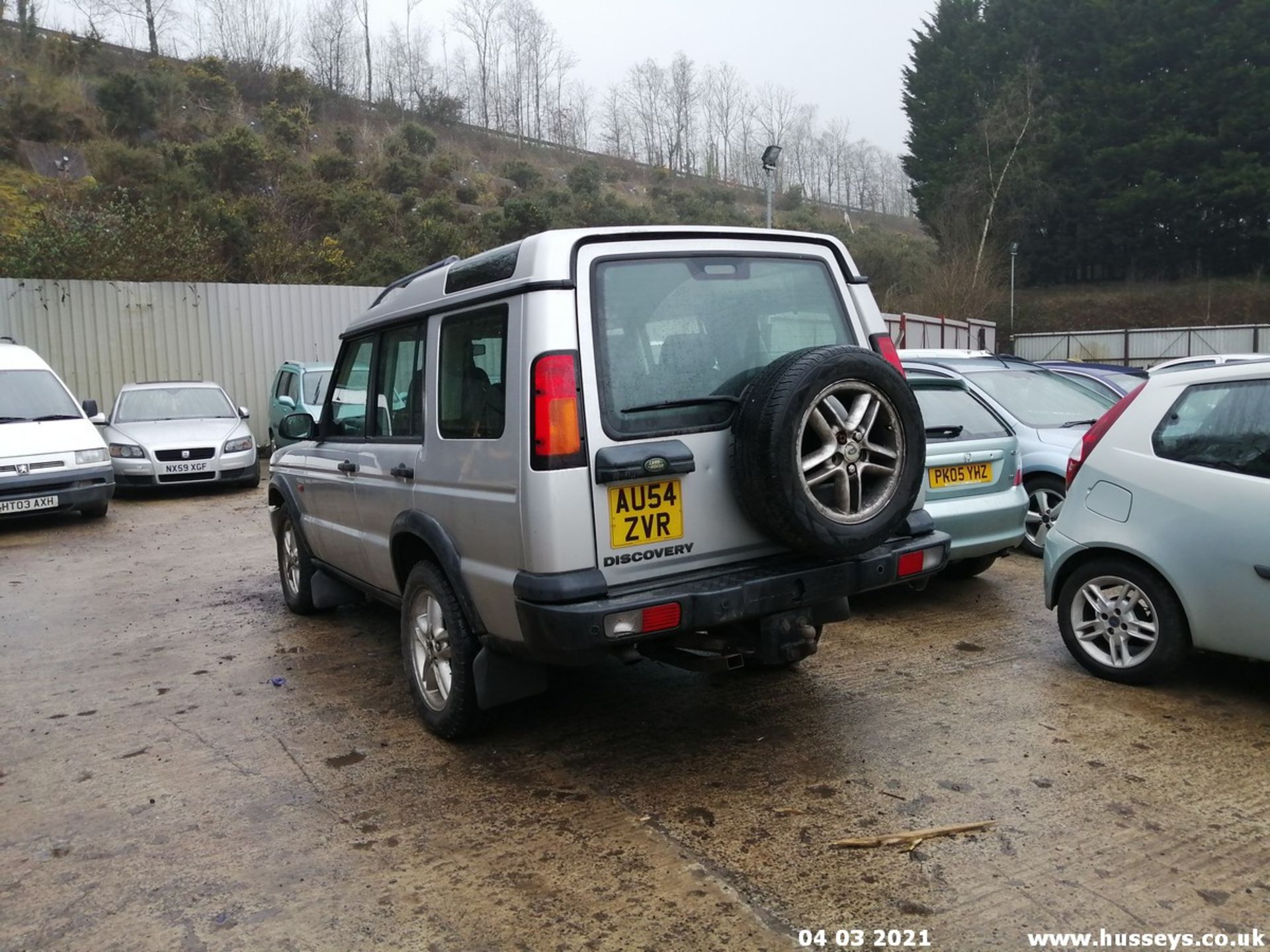 04/54 LAND ROVER DISCOVERY LANDMARK TD5 - 2495cc 5dr Estate (Silver) - Image 3 of 23