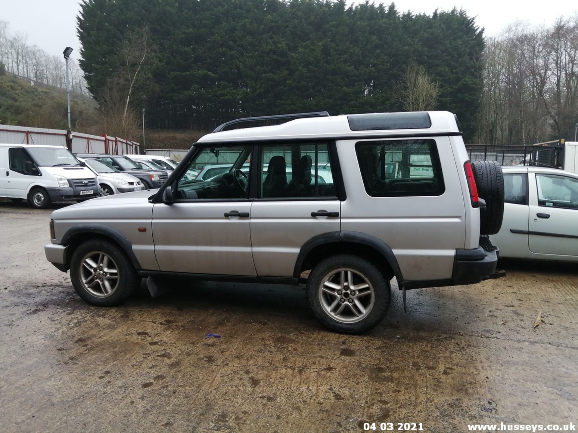 04/54 LAND ROVER DISCOVERY LANDMARK TD5 - 2495cc 5dr Estate (Silver) - Image 17 of 23