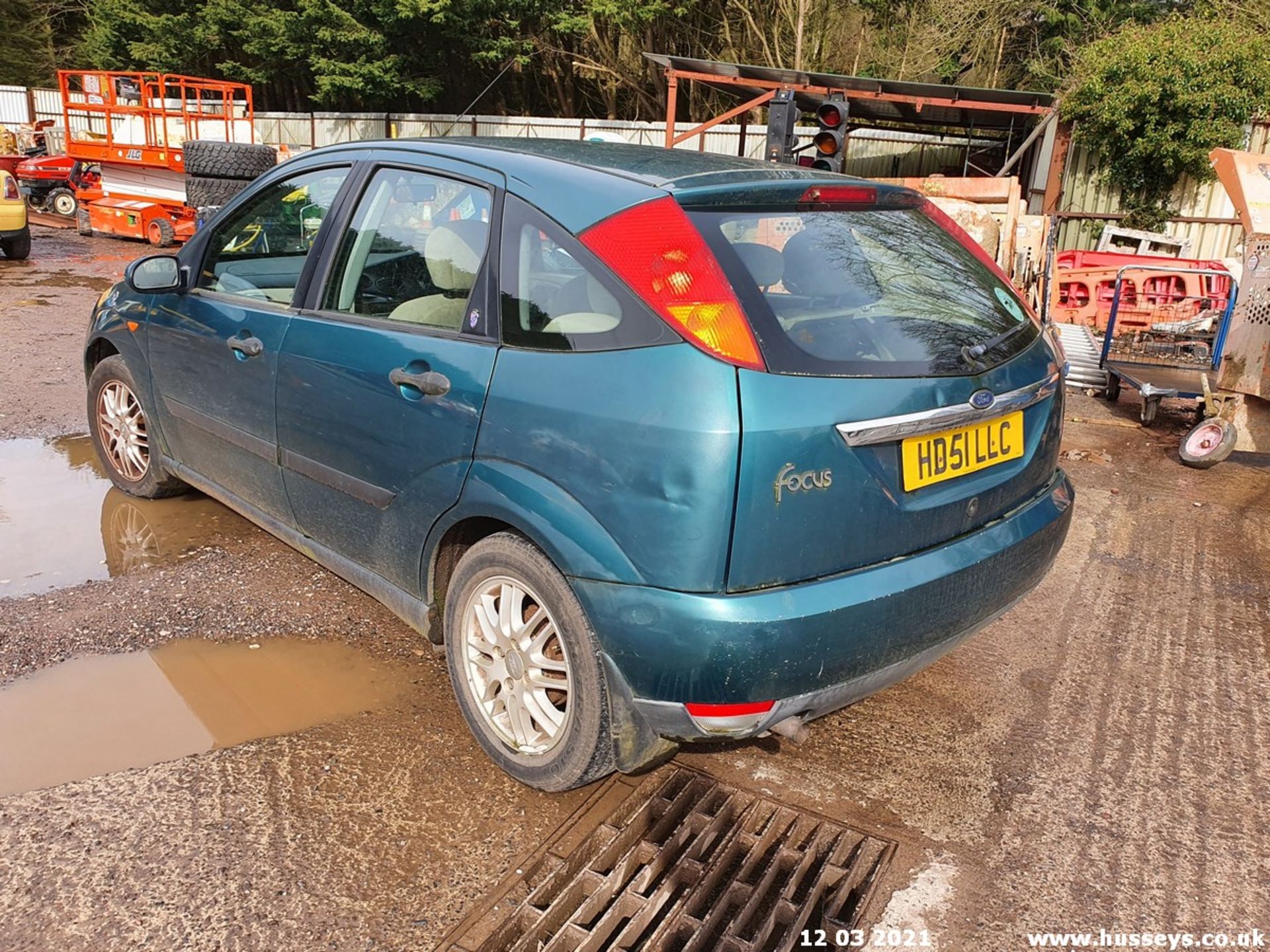 02/51 FORD FOCUS GHIA - 1596cc 5dr Hatchback (Green, 81k) - Image 6 of 7