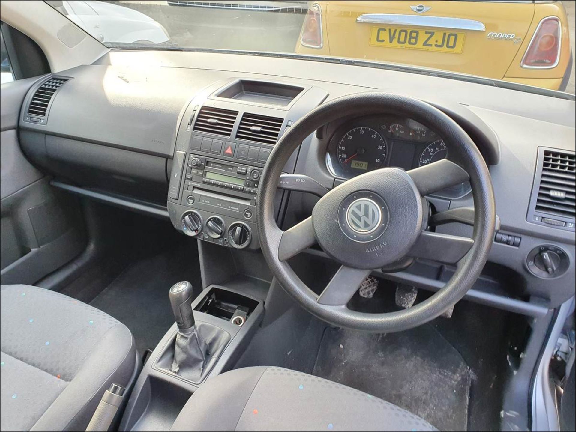 03/03 VOLKSWAGEN POLO S - 1198cc 3dr Hatchback (Silver, 92k) - Image 8 of 11