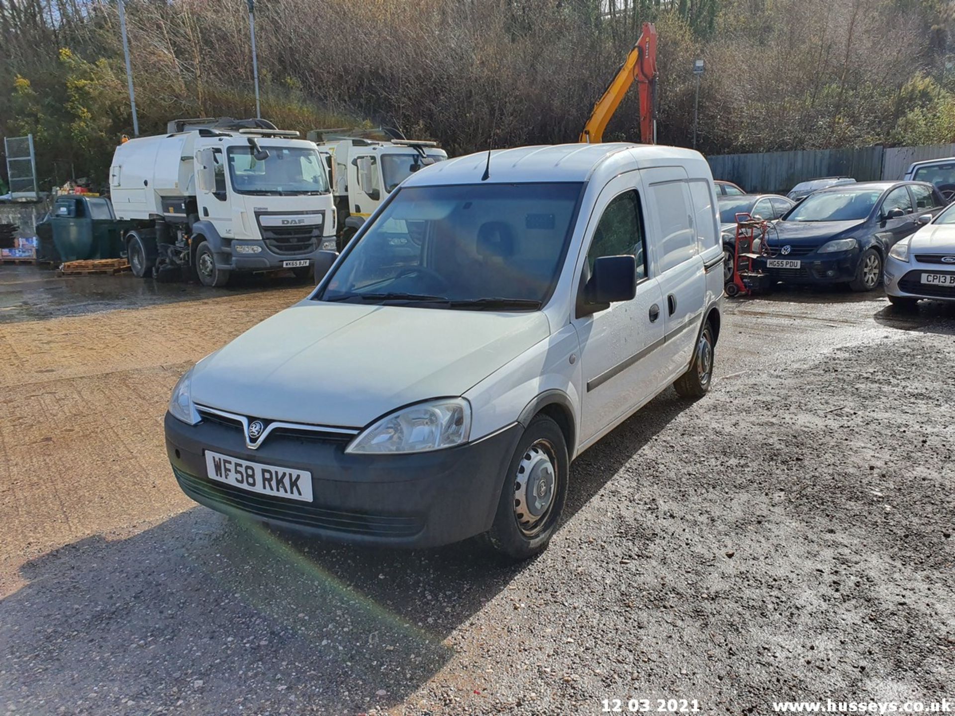 08/58 VAUXHALL COMBO 1700 CDTI - 1248cc 5dr Van (White, 87k) - Image 4 of 8