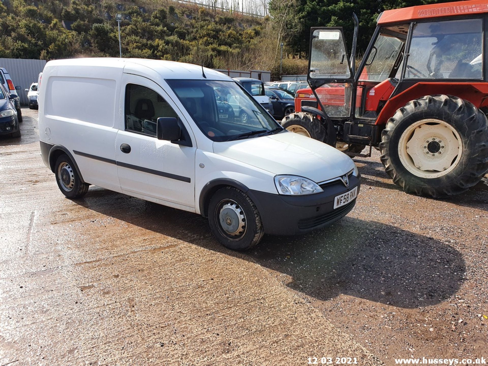 08/58 VAUXHALL COMBO 1700 CDTI - 1248cc 5dr Van (White, 87k) - Image 3 of 8