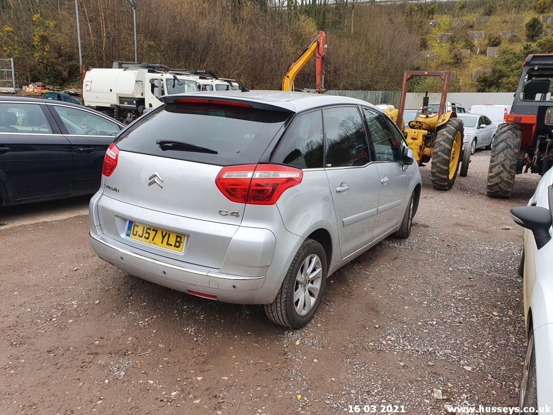 07/57 CITROEN C4 PICASSO 5 EXCL S-A - 1997cc 5dr MPV (Silver) - Image 4 of 9