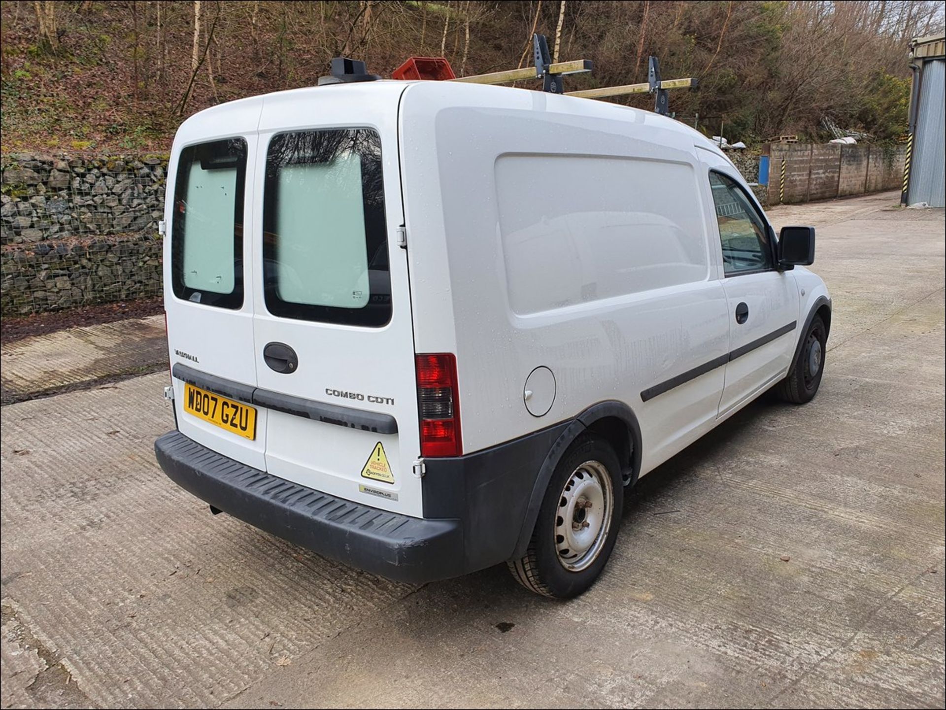 07/07 VAUXHALL COMBO 1700 CDTI - 1248cc 5dr Van (White, 66k) - Image 5 of 11