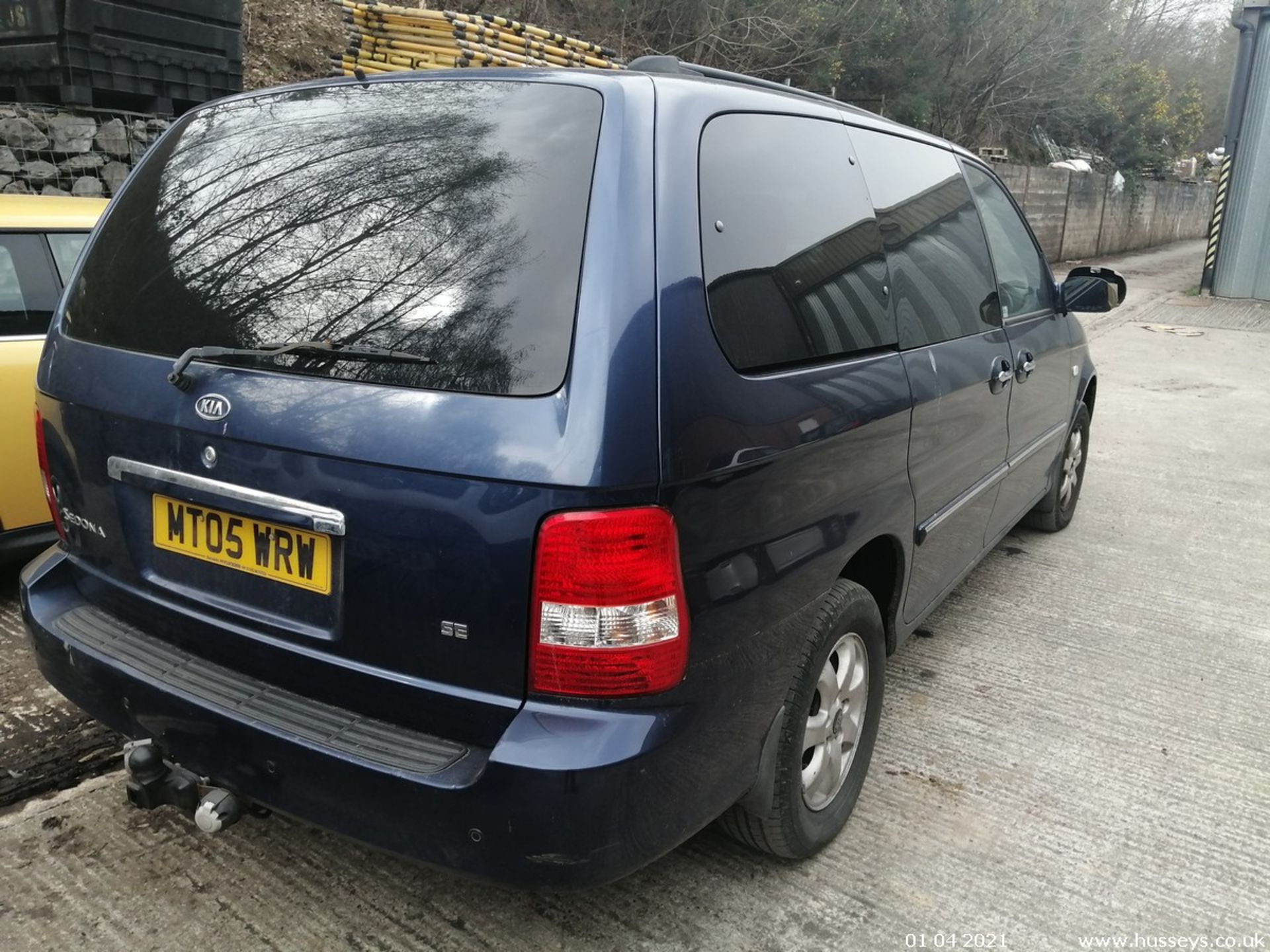 05/05 KIA SEDONA SE AUTO - 2902cc 5dr MPV (Blue) - Image 8 of 15