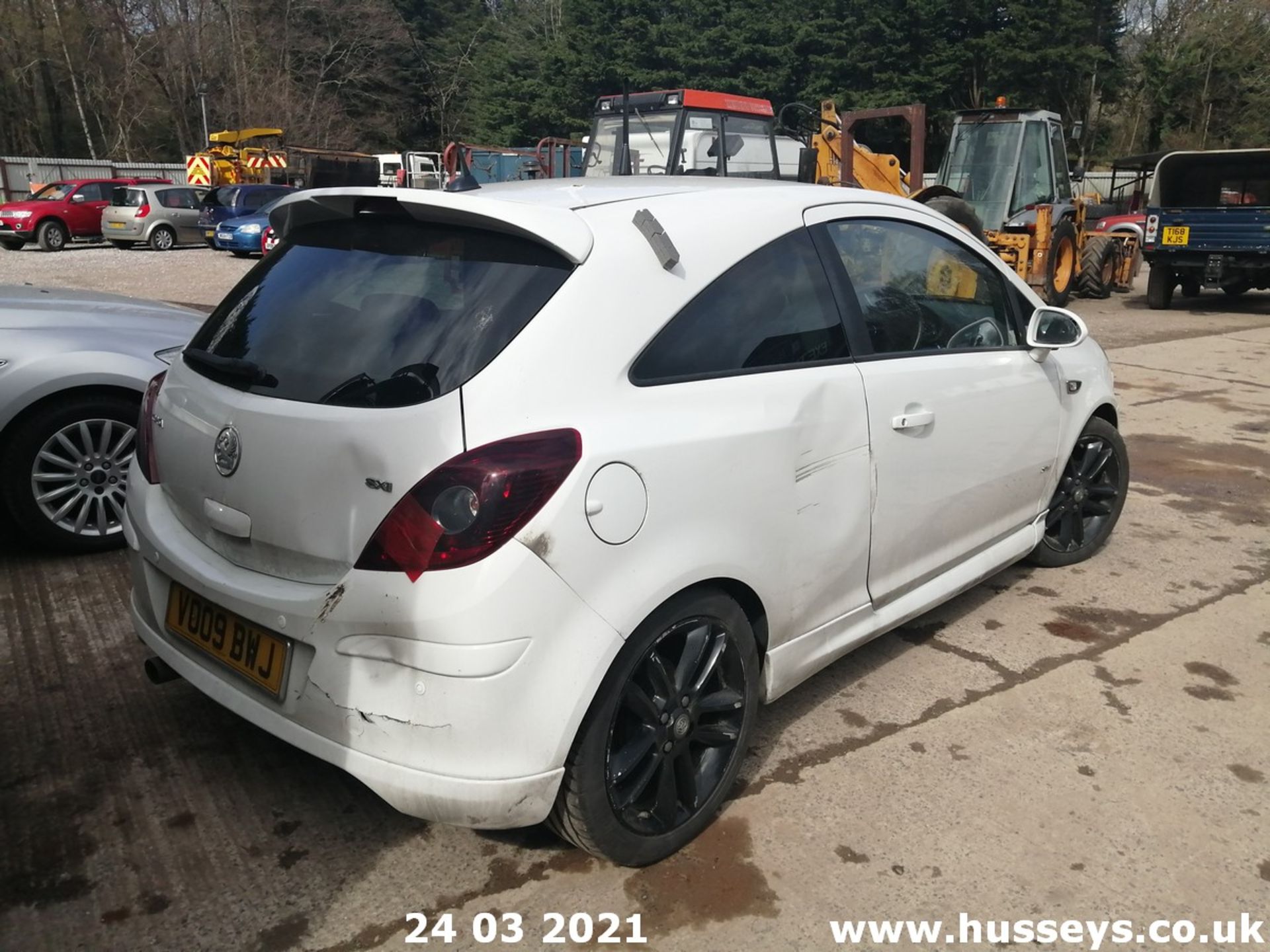 09/09 VAUXHALL CORSA SXI - 1229cc 3dr Hatchback (White) - Image 6 of 13