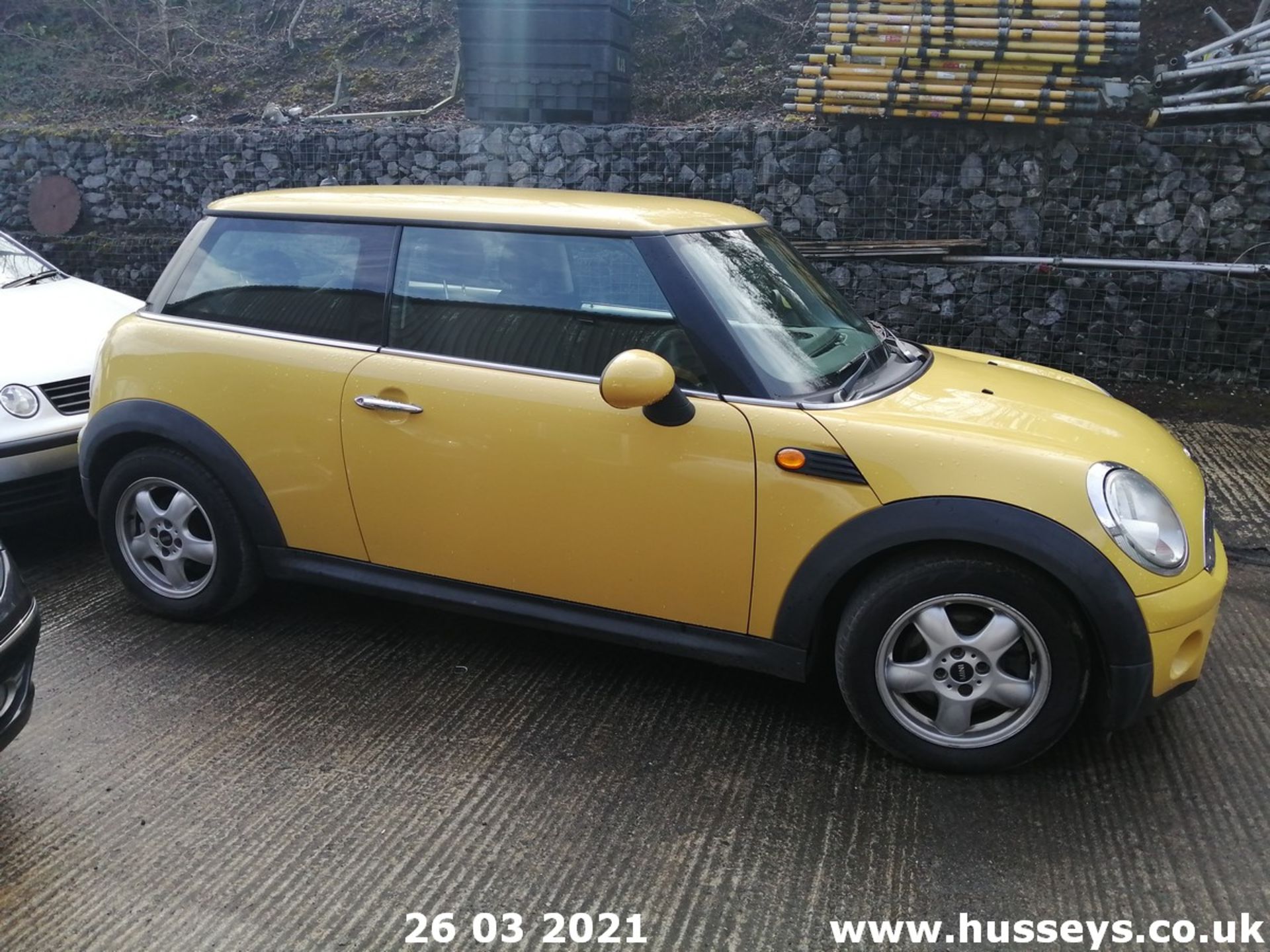 08/08 MINI COOPER D - 1560cc 3dr Hatchback (Yellow) - Image 7 of 12