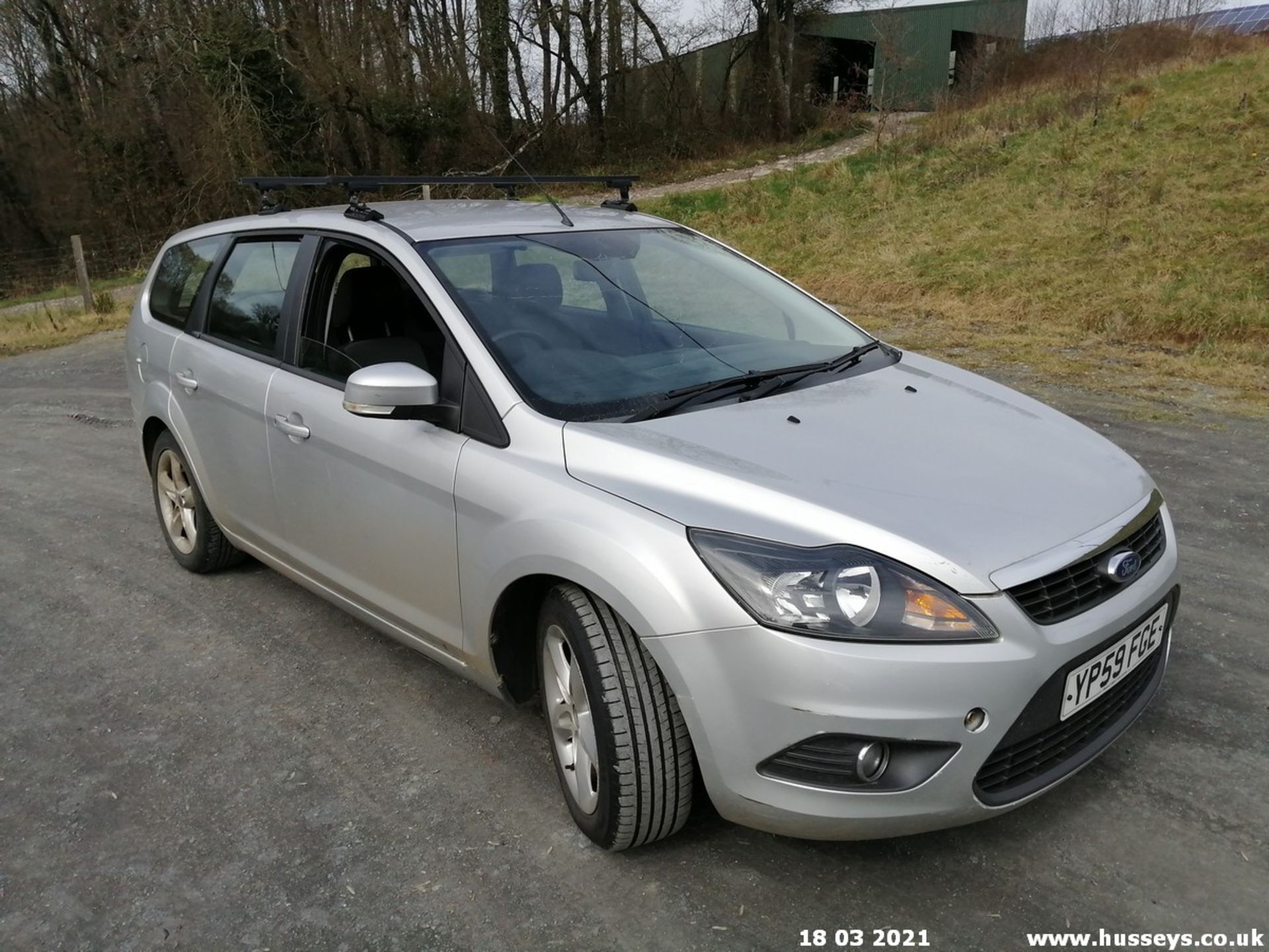 09/59 FORD FOCUS ZETEC 100 - 1596cc 5dr Estate (Silver) - Image 14 of 22