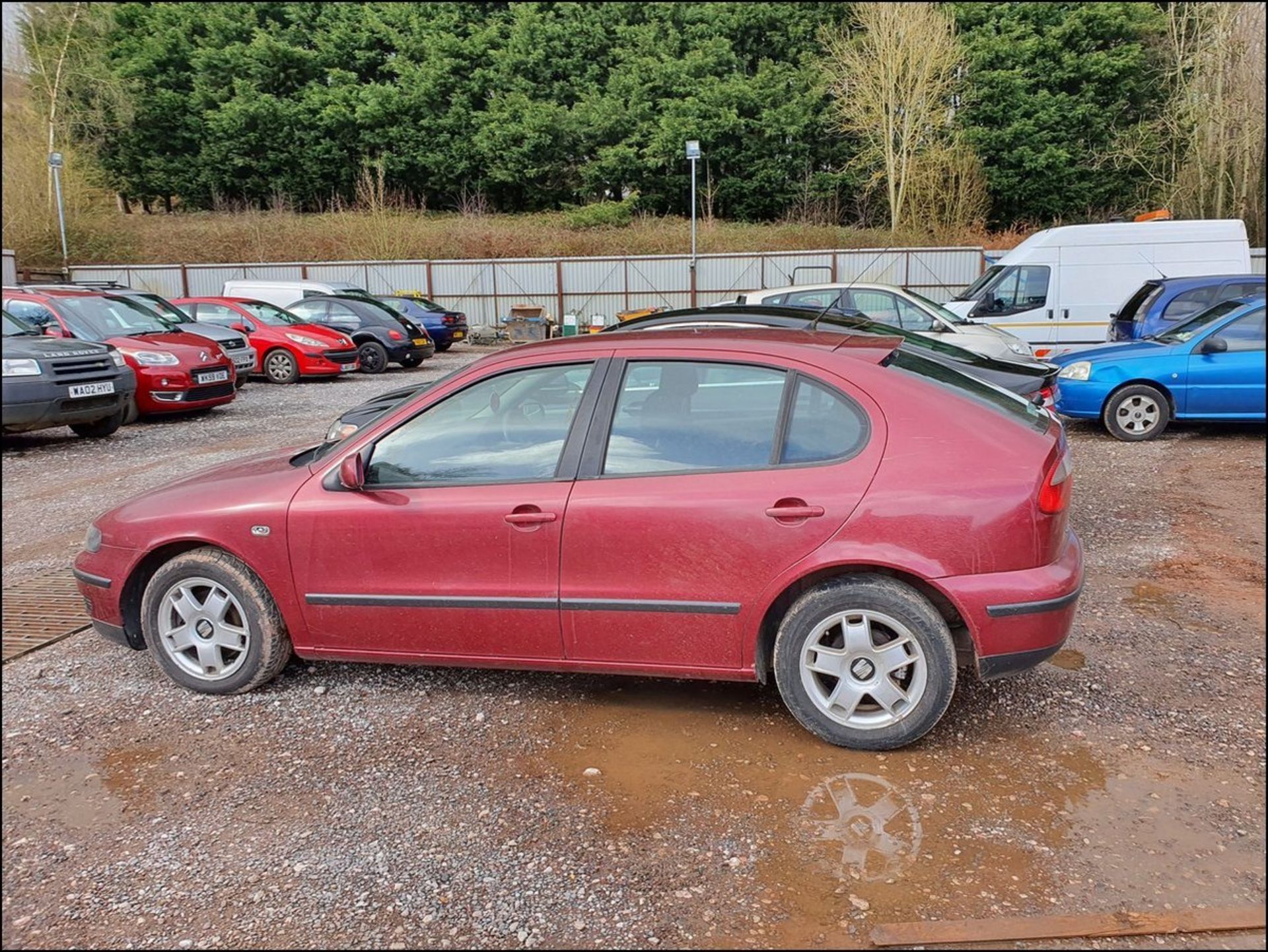 01/51 SEAT LEON TDI SE - 1896cc 5dr Hatchback (Red) - Image 4 of 9