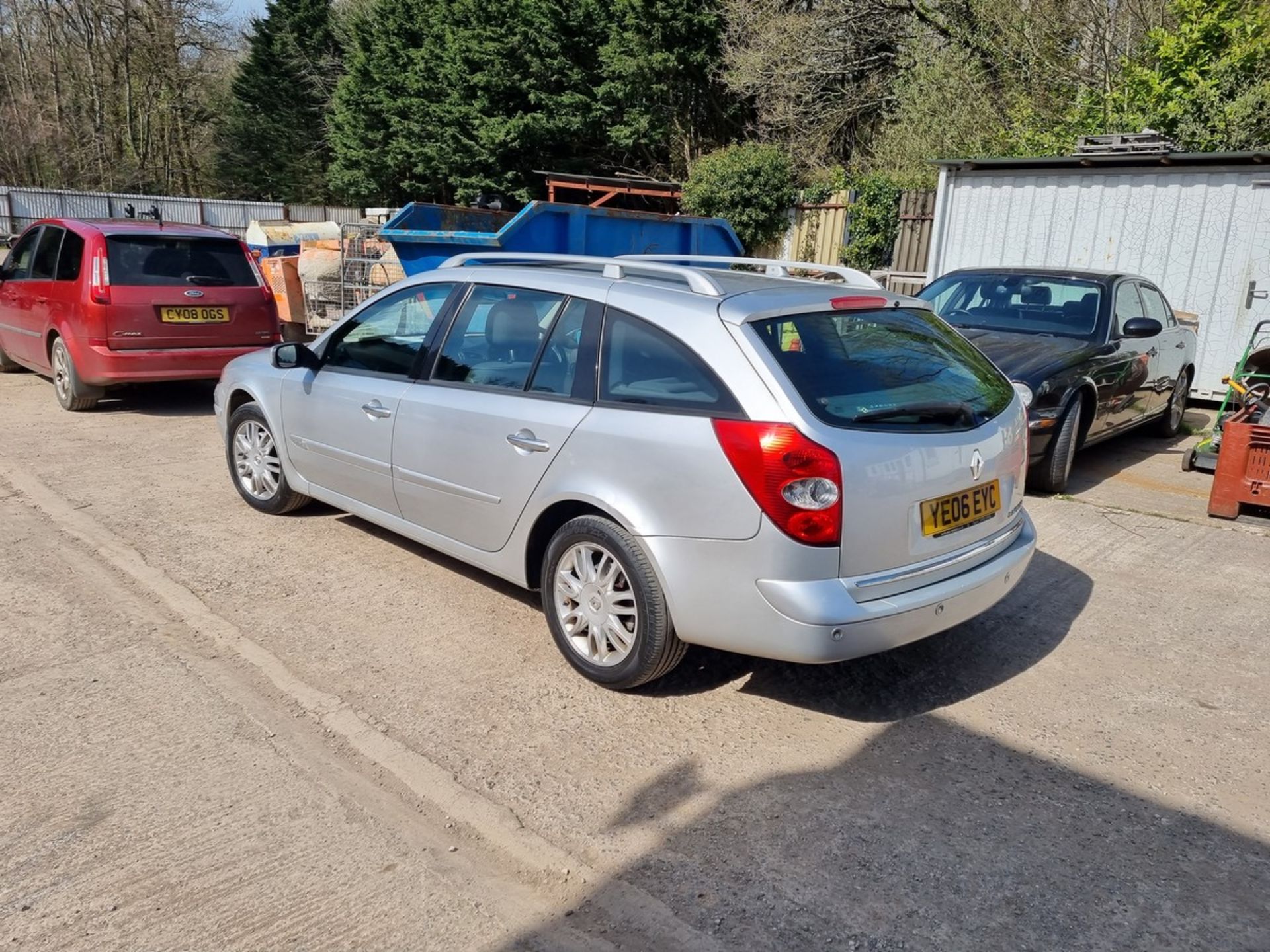 06/06 RENAULT LAGUNA PRIVILEGE AUTO - 1998cc 5dr Estate (Silver, 121k) - Image 10 of 15