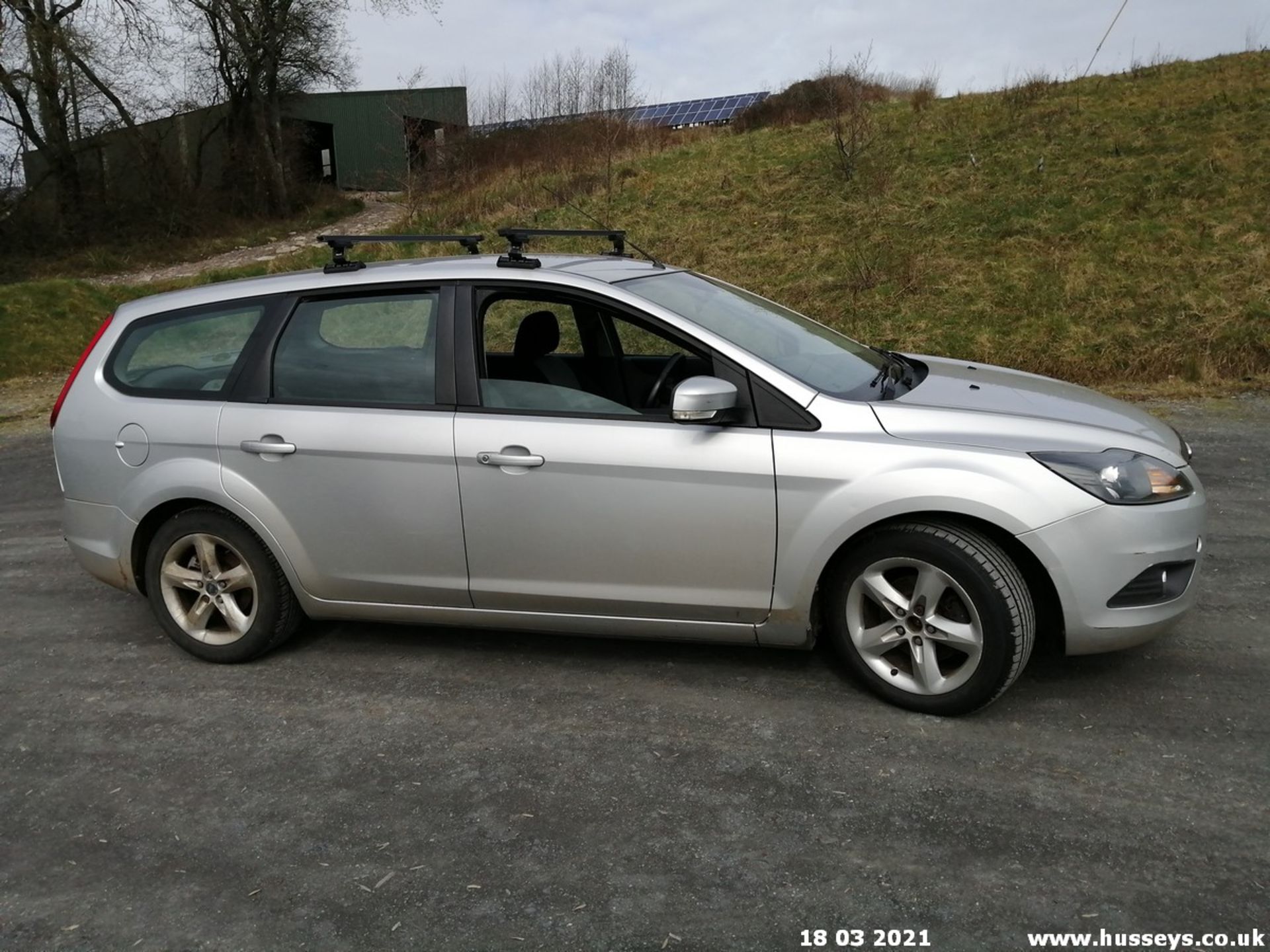 09/59 FORD FOCUS ZETEC 100 - 1596cc 5dr Estate (Silver) - Image 15 of 22