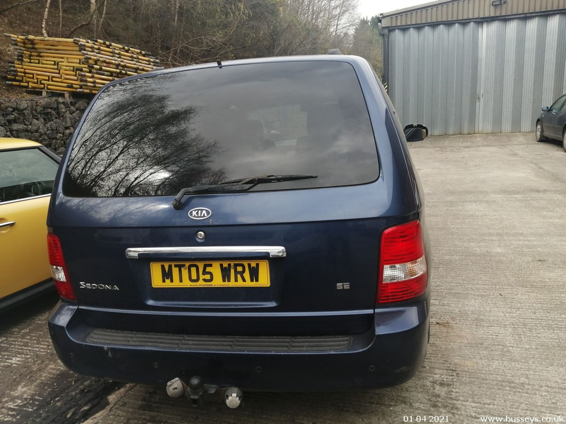 05/05 KIA SEDONA SE AUTO - 2902cc 5dr MPV (Blue) - Image 5 of 15