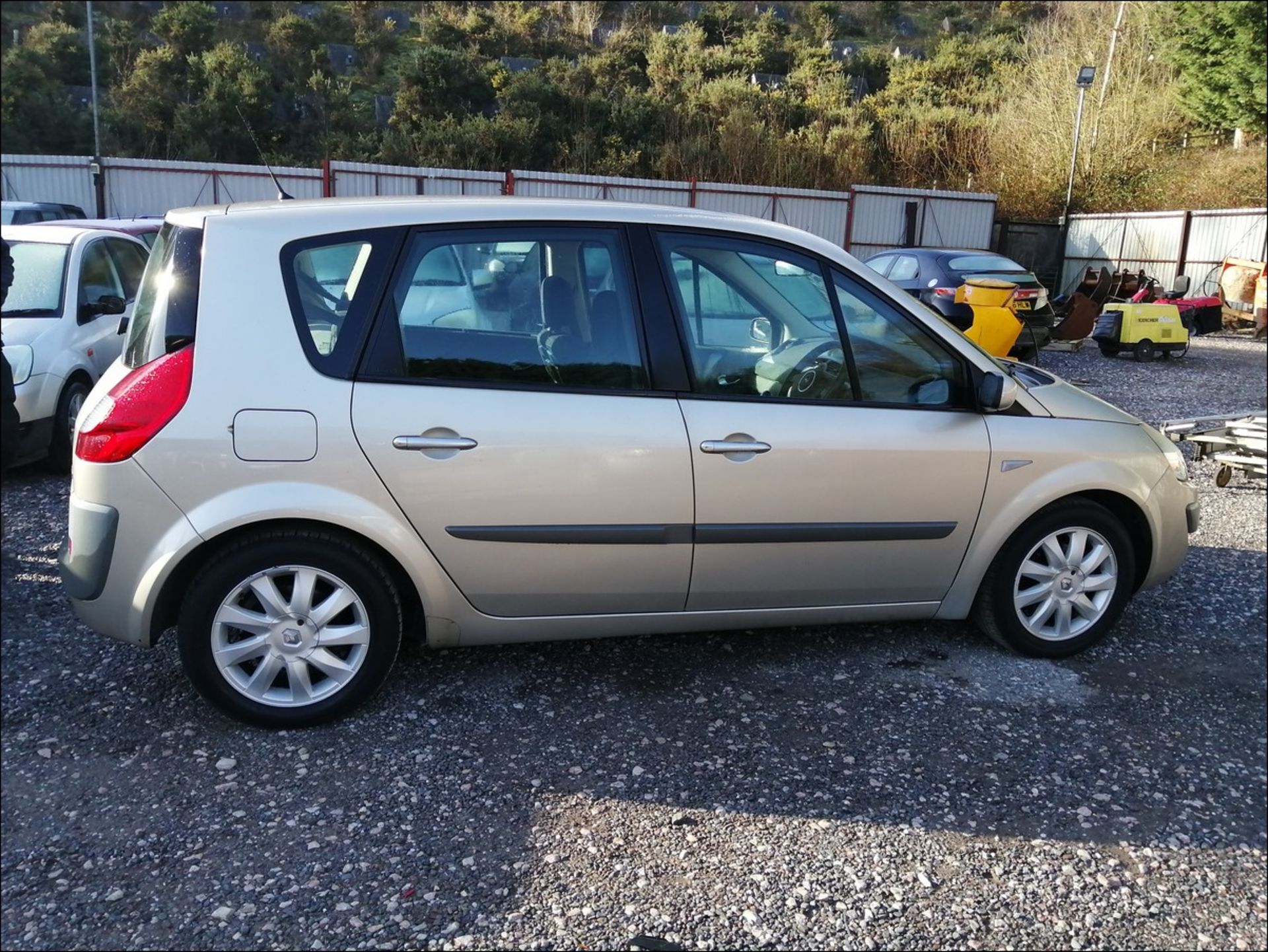 07/07 RENAULT SCENIC DYN VVT - 1598cc 5dr MPV (Gold) - Image 2 of 11