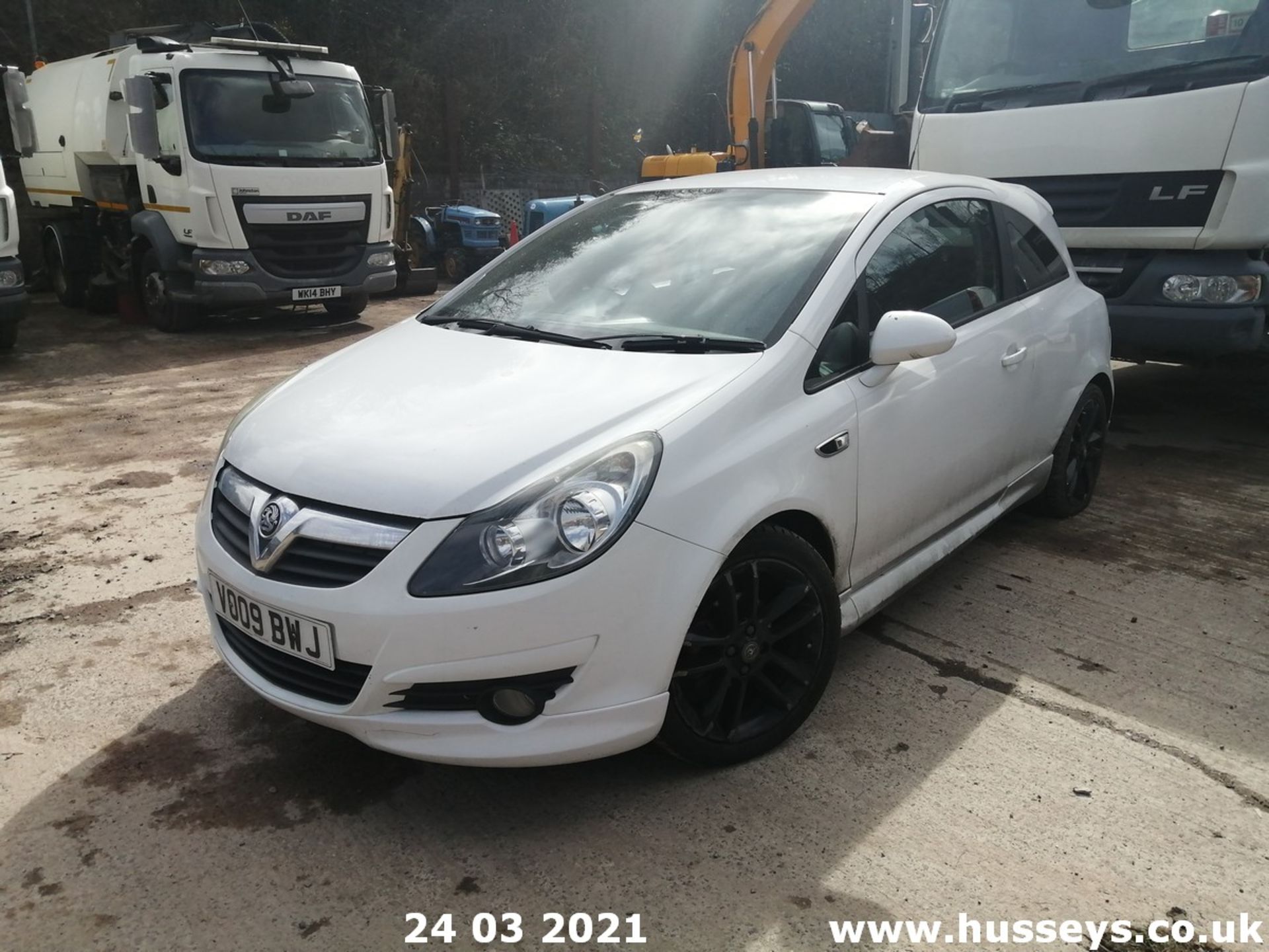 09/09 VAUXHALL CORSA SXI - 1229cc 3dr Hatchback (White) - Image 2 of 13