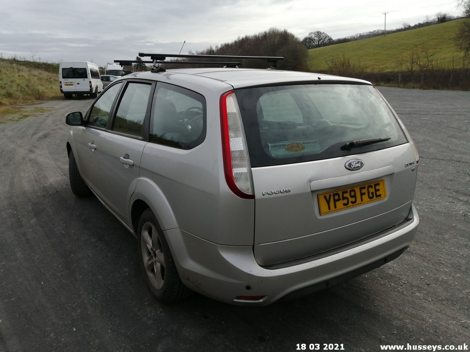 09/59 FORD FOCUS ZETEC 100 - 1596cc 5dr Estate (Silver) - Image 18 of 22