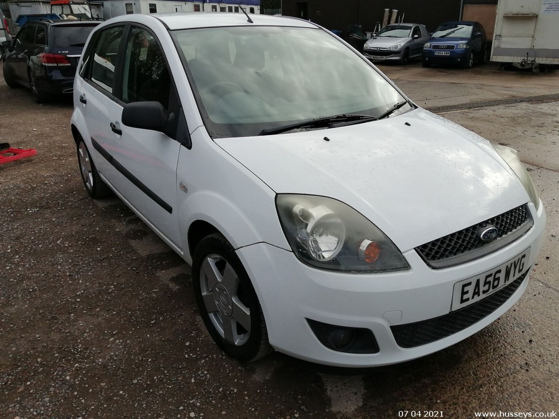 06/56 FORD FIESTA ZETEC CLIMATE TDCI - 1399cc 5dr Hatchback (White, 109k) - Image 5 of 8