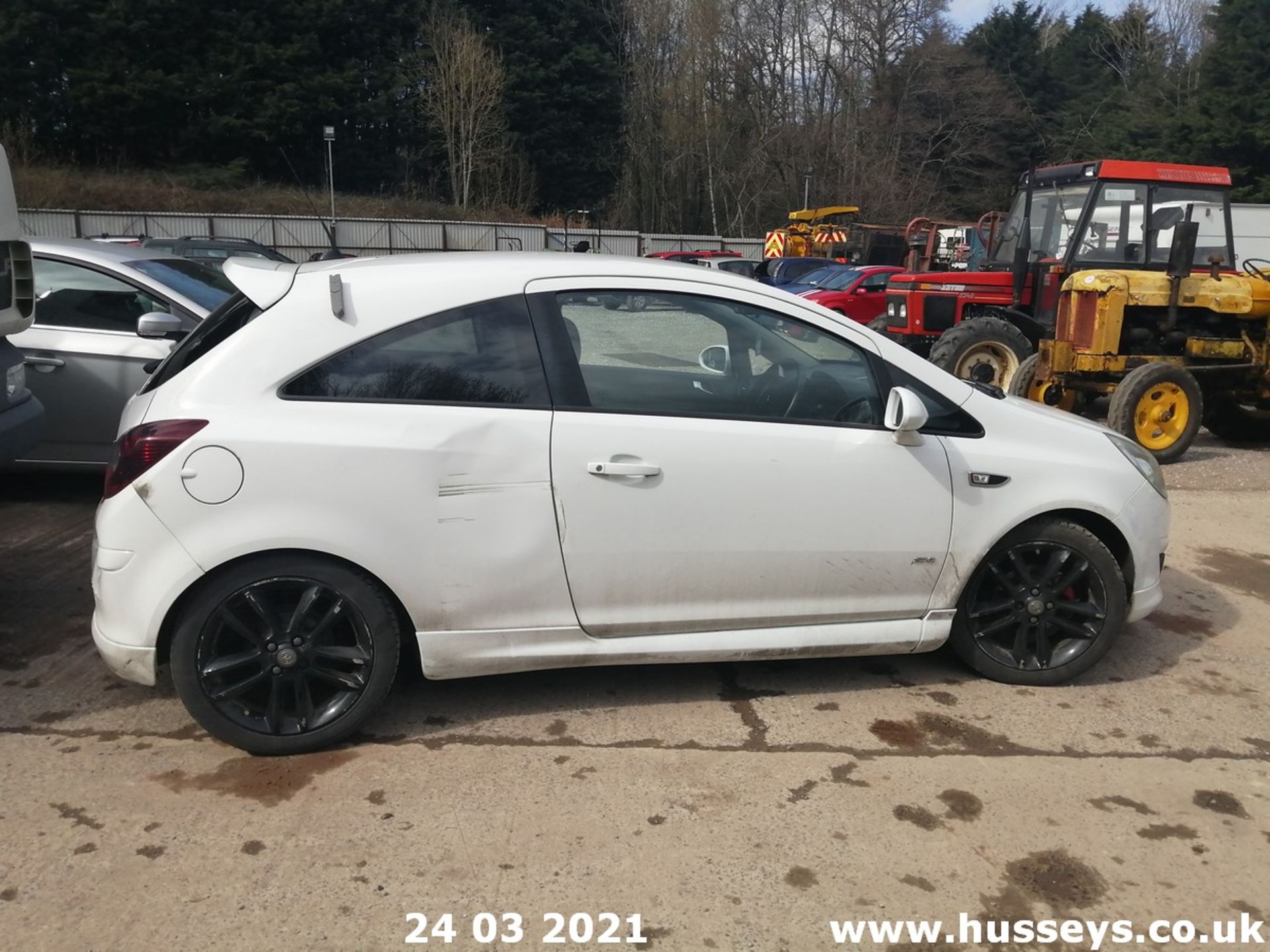 09/09 VAUXHALL CORSA SXI - 1229cc 3dr Hatchback (White) - Image 7 of 13