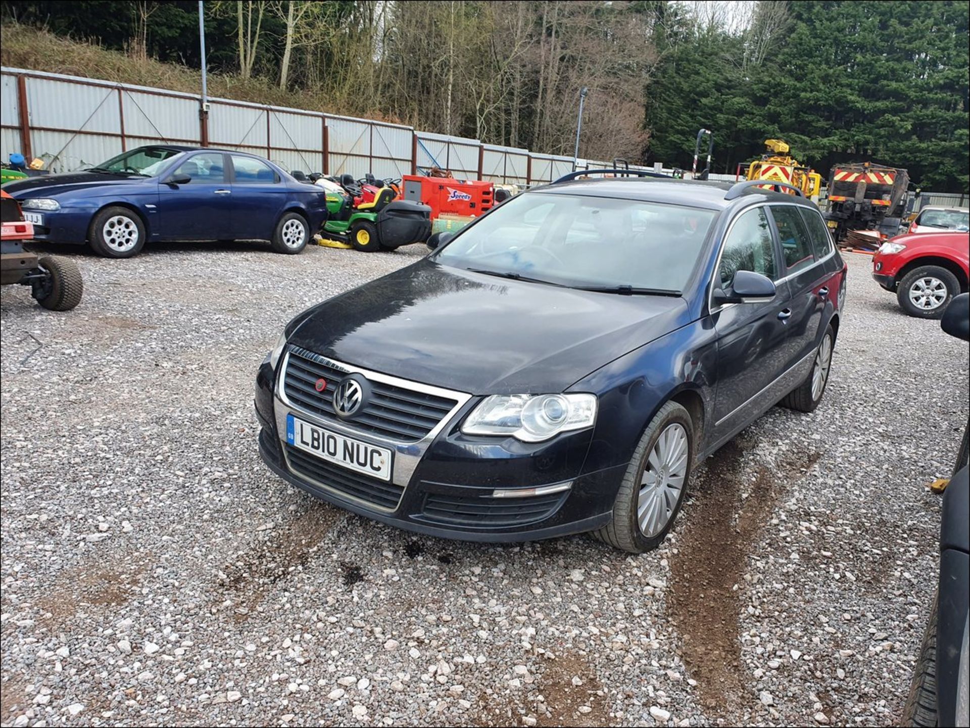 10/10 VOLKSWAGEN PASSAT HIGHLINE TDI 110 - 1968cc 5dr Estate (Black, 167k) - Image 3 of 12