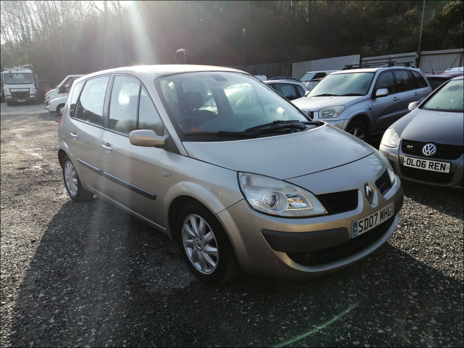 07/07 RENAULT SCENIC DYN VVT - 1598cc 5dr MPV (Gold) - Image 8 of 11