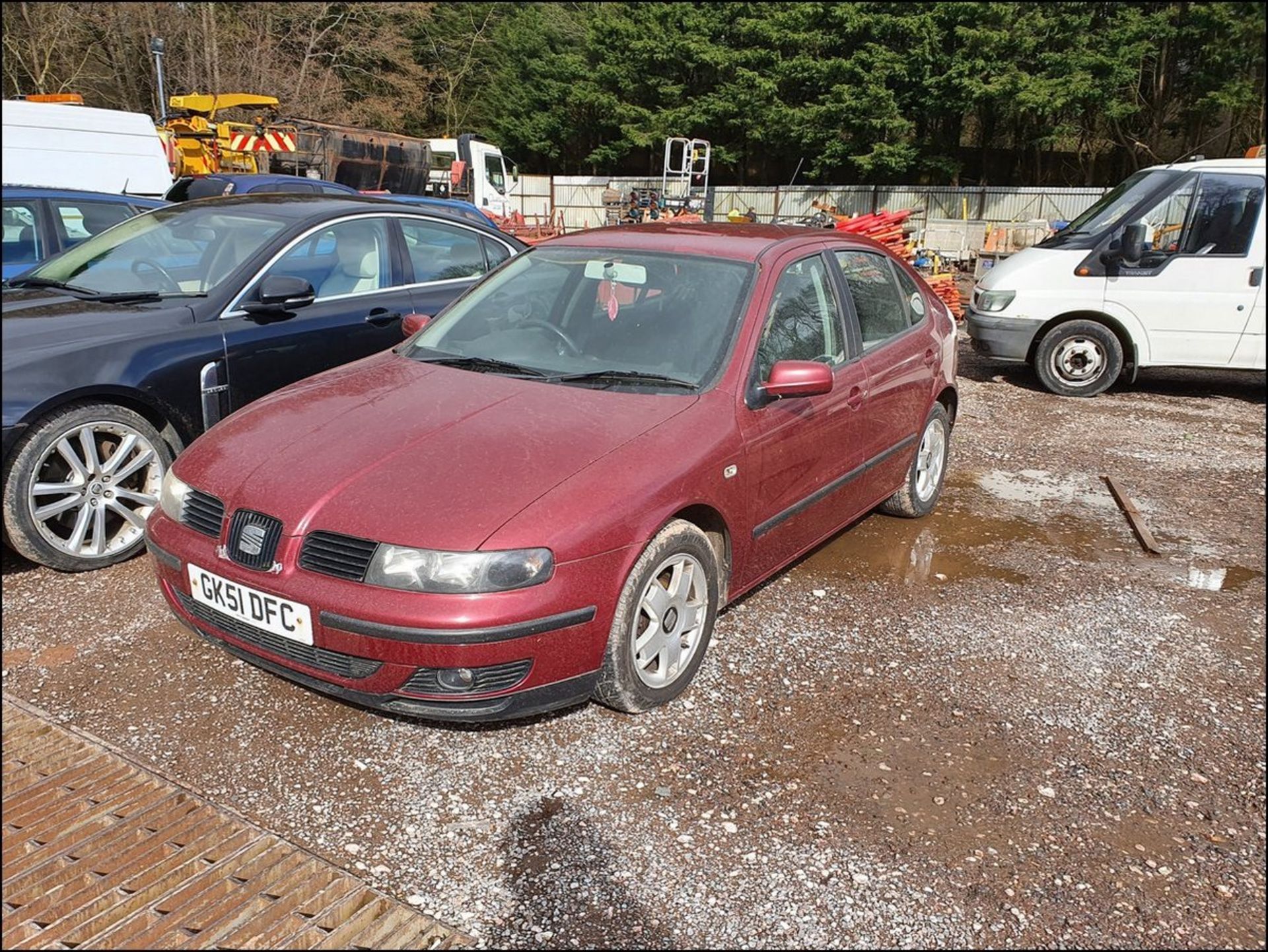 01/51 SEAT LEON TDI SE - 1896cc 5dr Hatchback (Red) - Image 3 of 9