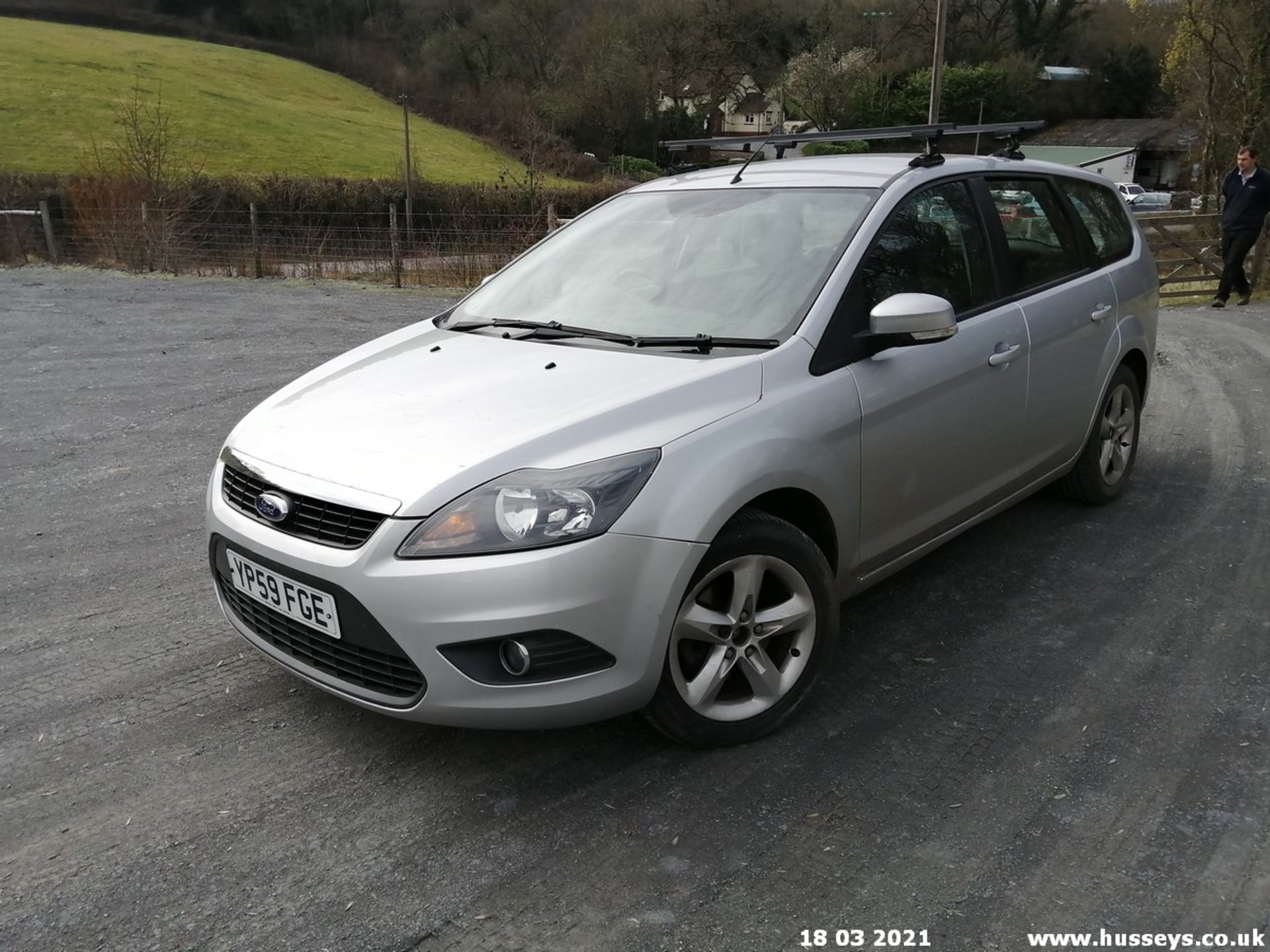 09/59 FORD FOCUS ZETEC 100 - 1596cc 5dr Estate (Silver) - Image 12 of 22