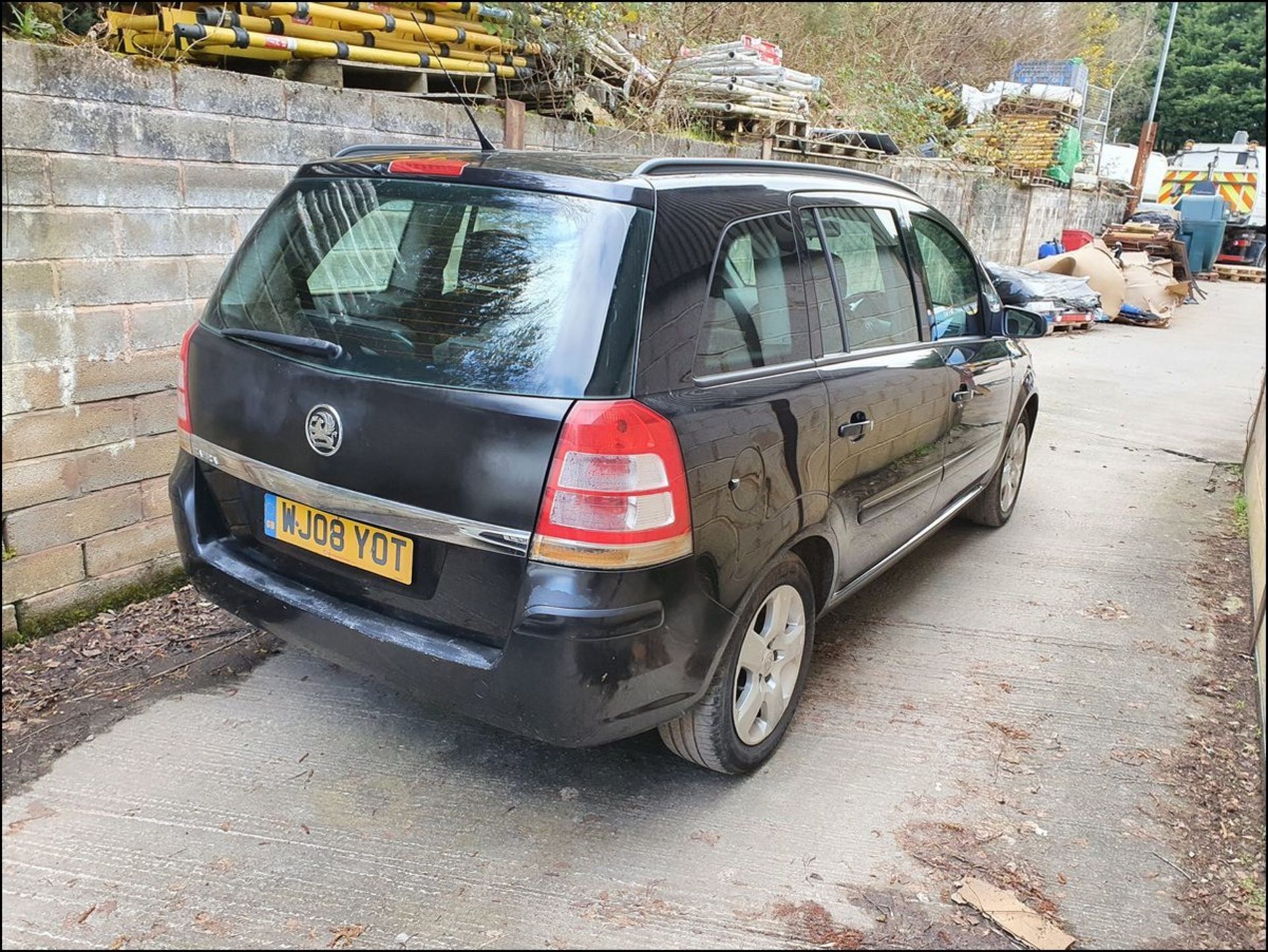 08/08 VAUXHALL ZAFIRA EXCLUSIV - 1598cc 5dr MPV (Black, 102k) - Image 2 of 9