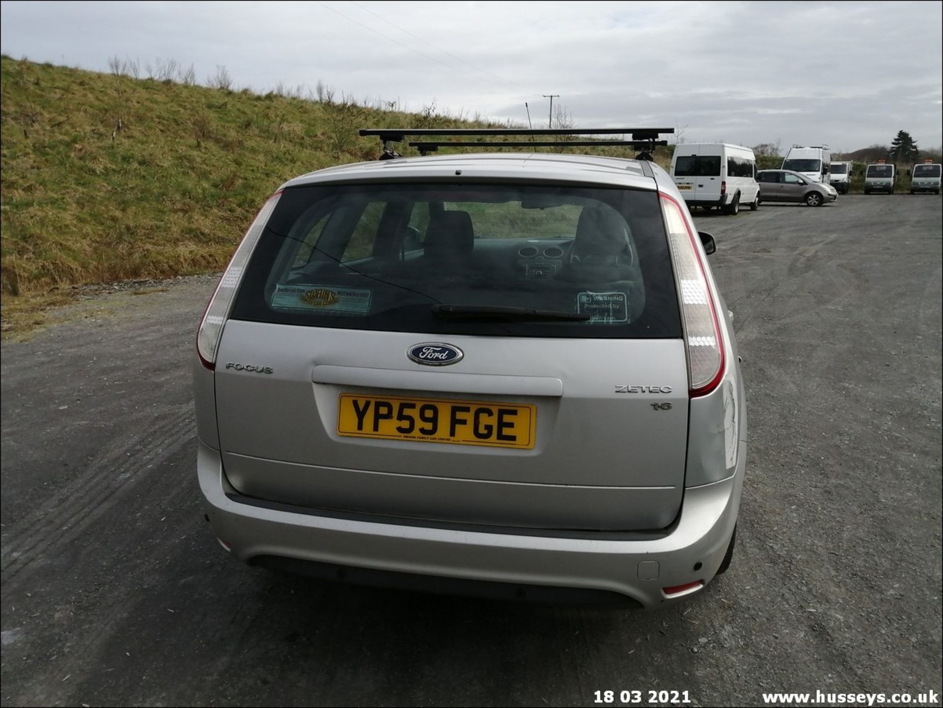 09/59 FORD FOCUS ZETEC 100 - 1596cc 5dr Estate (Silver) - Image 6 of 22