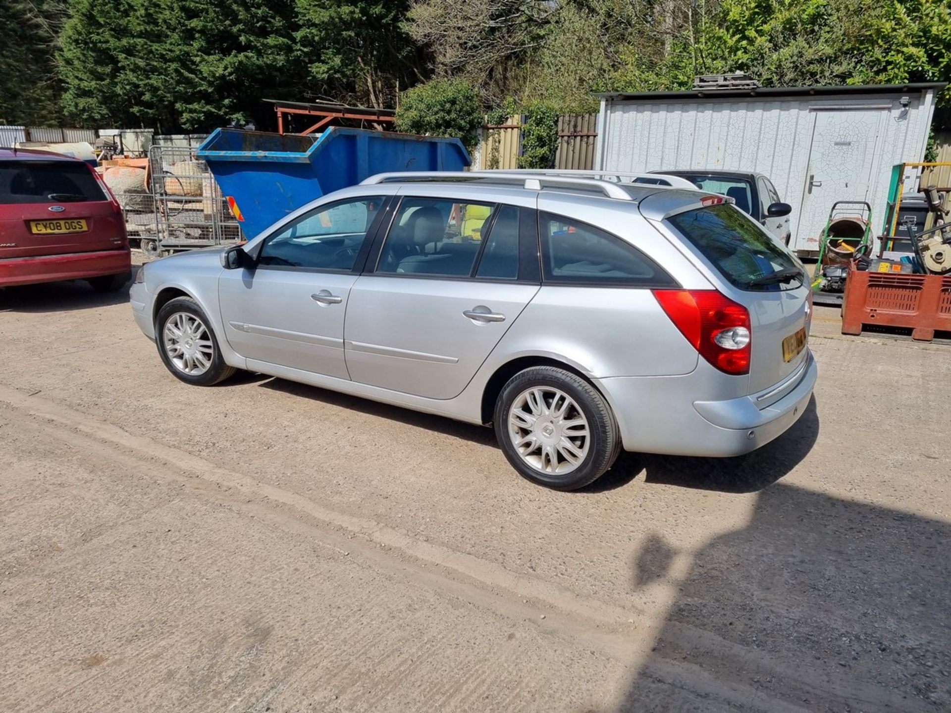 06/06 RENAULT LAGUNA PRIVILEGE AUTO - 1998cc 5dr Estate (Silver, 121k) - Image 9 of 15