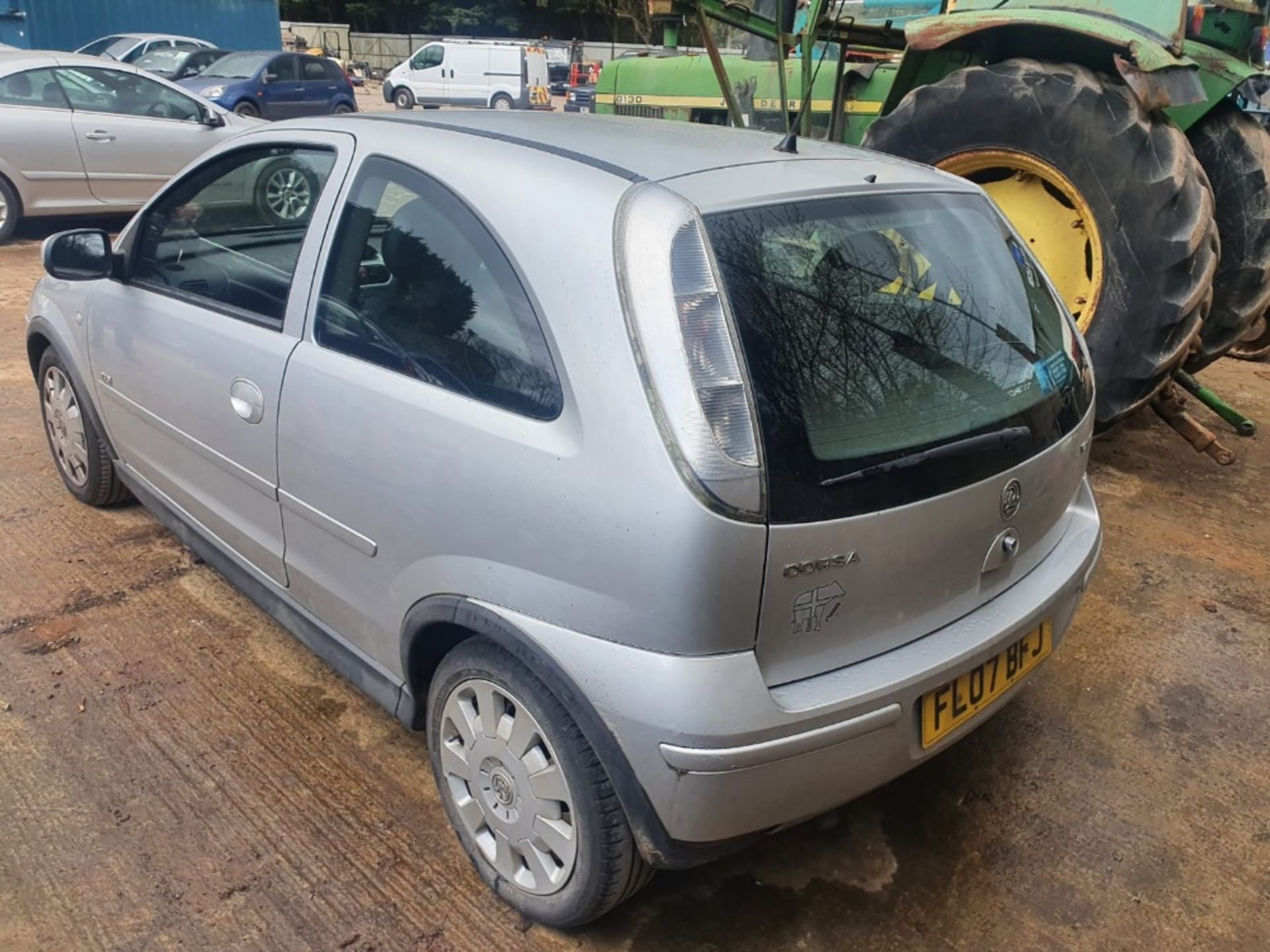 07/07 VAUXHALL CORSA DESIGN TWINPORT - 1229cc 3dr Hatchback (Silver, 88k) - Image 3 of 4