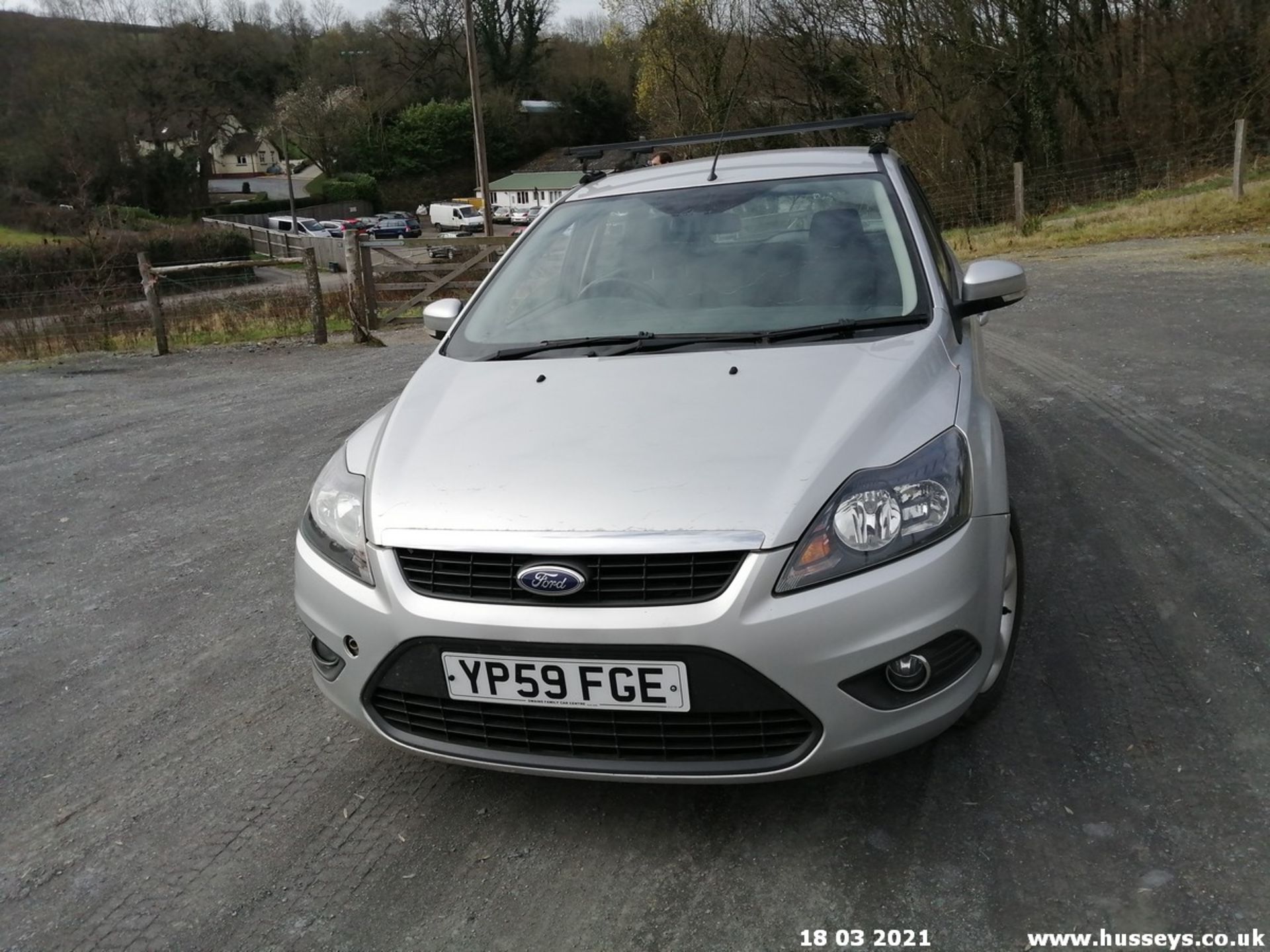 09/59 FORD FOCUS ZETEC 100 - 1596cc 5dr Estate (Silver) - Image 13 of 22