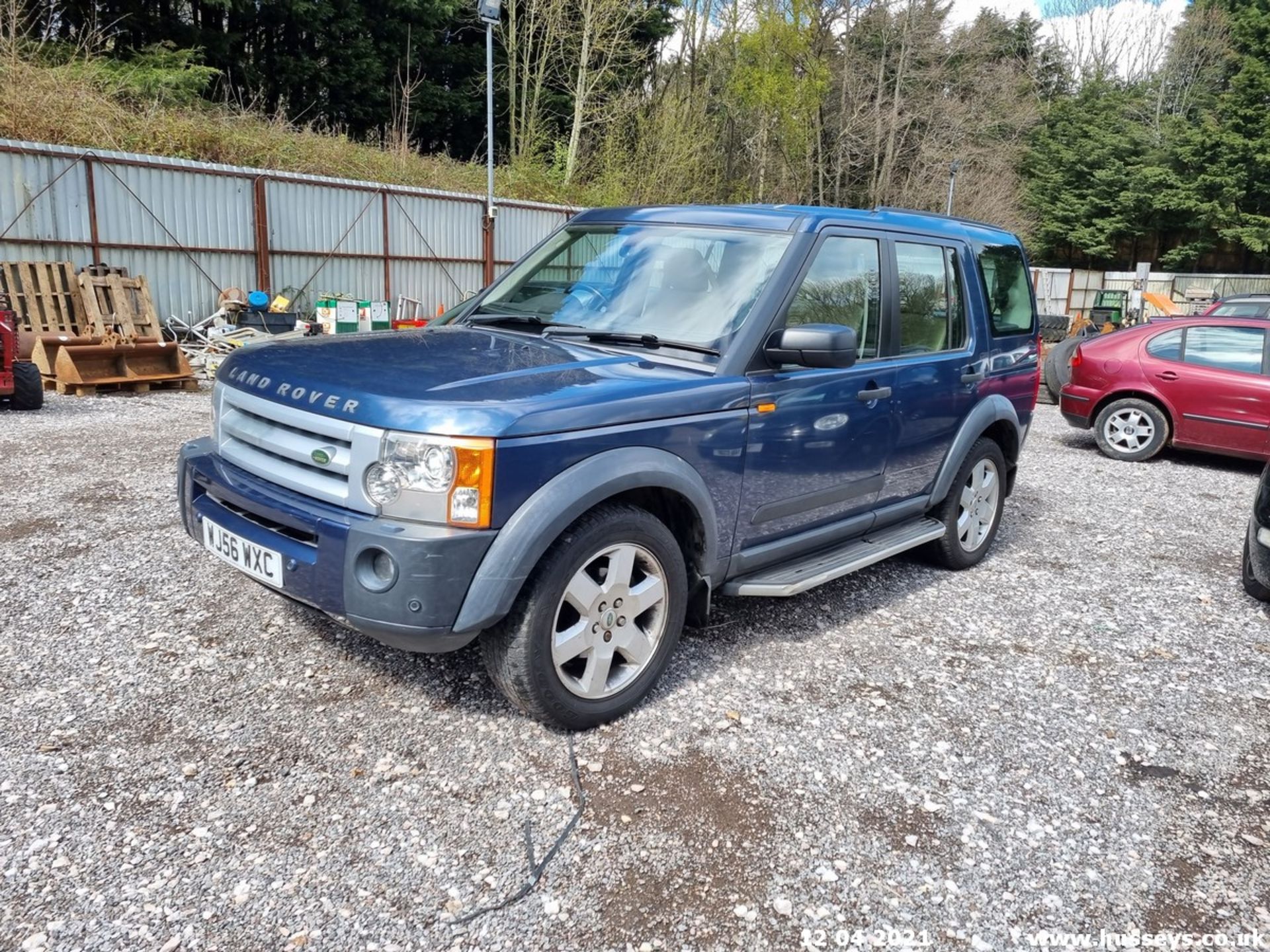 06/56 LAND ROVER DISCOVERY 3 TDV6 AUTO - 2720cc 5dr Estate (Blue, 161k) - Image 4 of 15