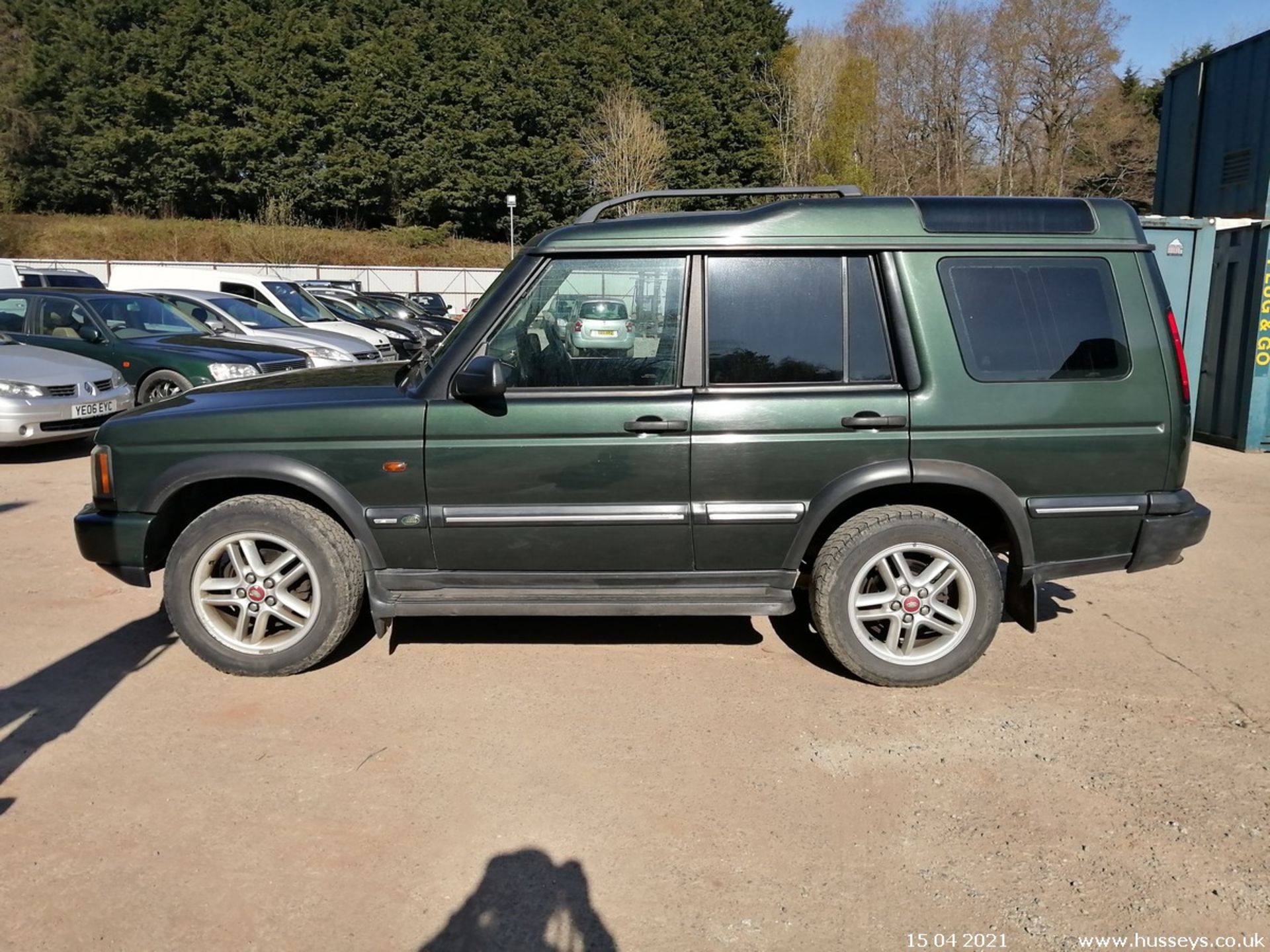 04/04 LAND ROVER DISCOVERY LANDMARK TD5 A - 2495cc 5dr Estate (Green) - Image 4 of 13