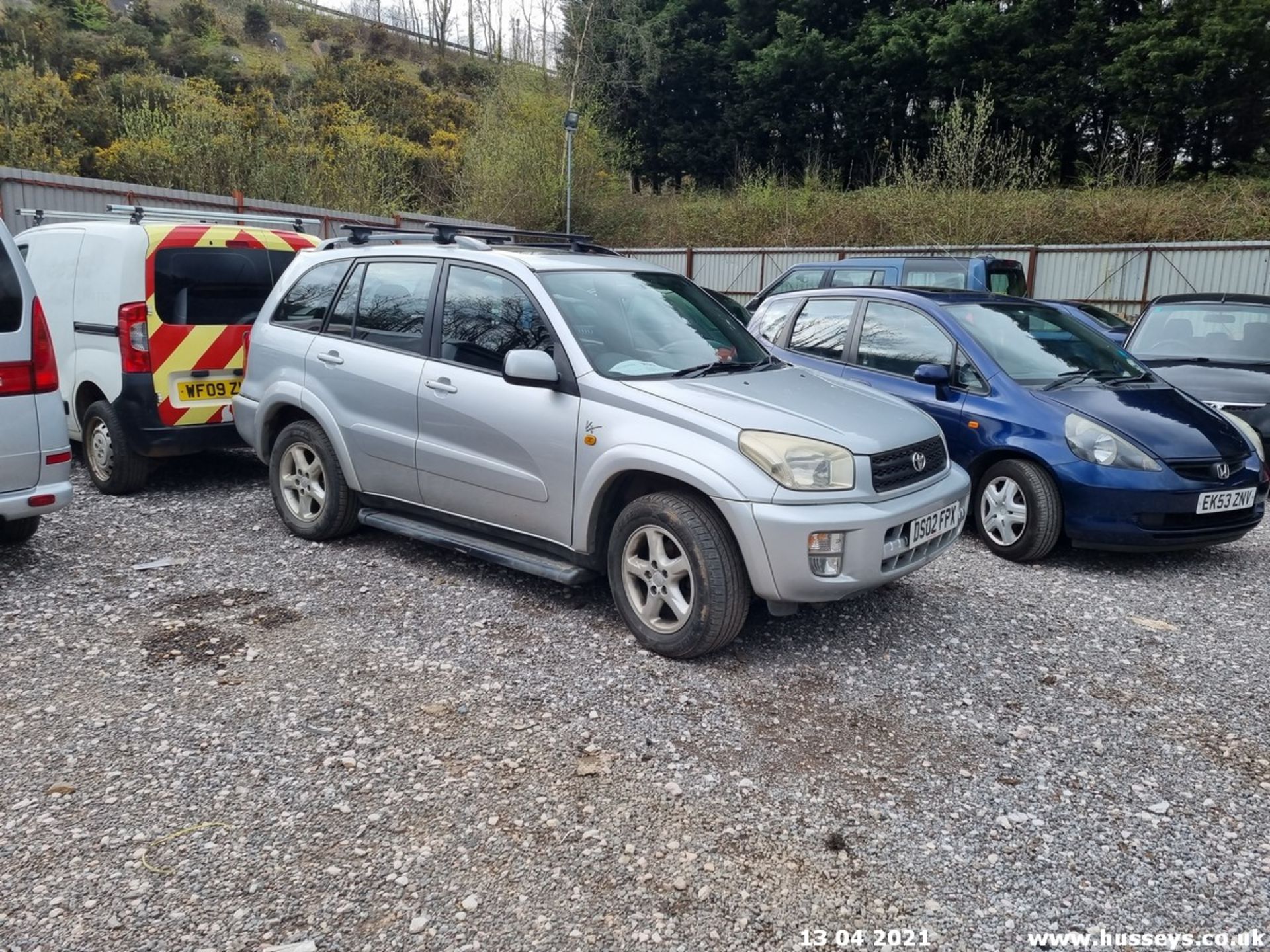 02/02 TOYOTA RAV4 VX VVTI AUTO - 1998cc 5dr Estate (Silver, 74k) - Image 2 of 10