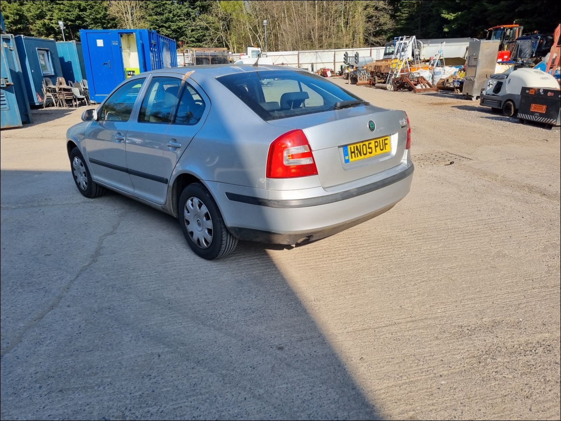 05/05 SKODA OCTAVIA AMBIENTE FSI - 1598cc 5dr Hatchback (Silver, 150k) - Image 8 of 14