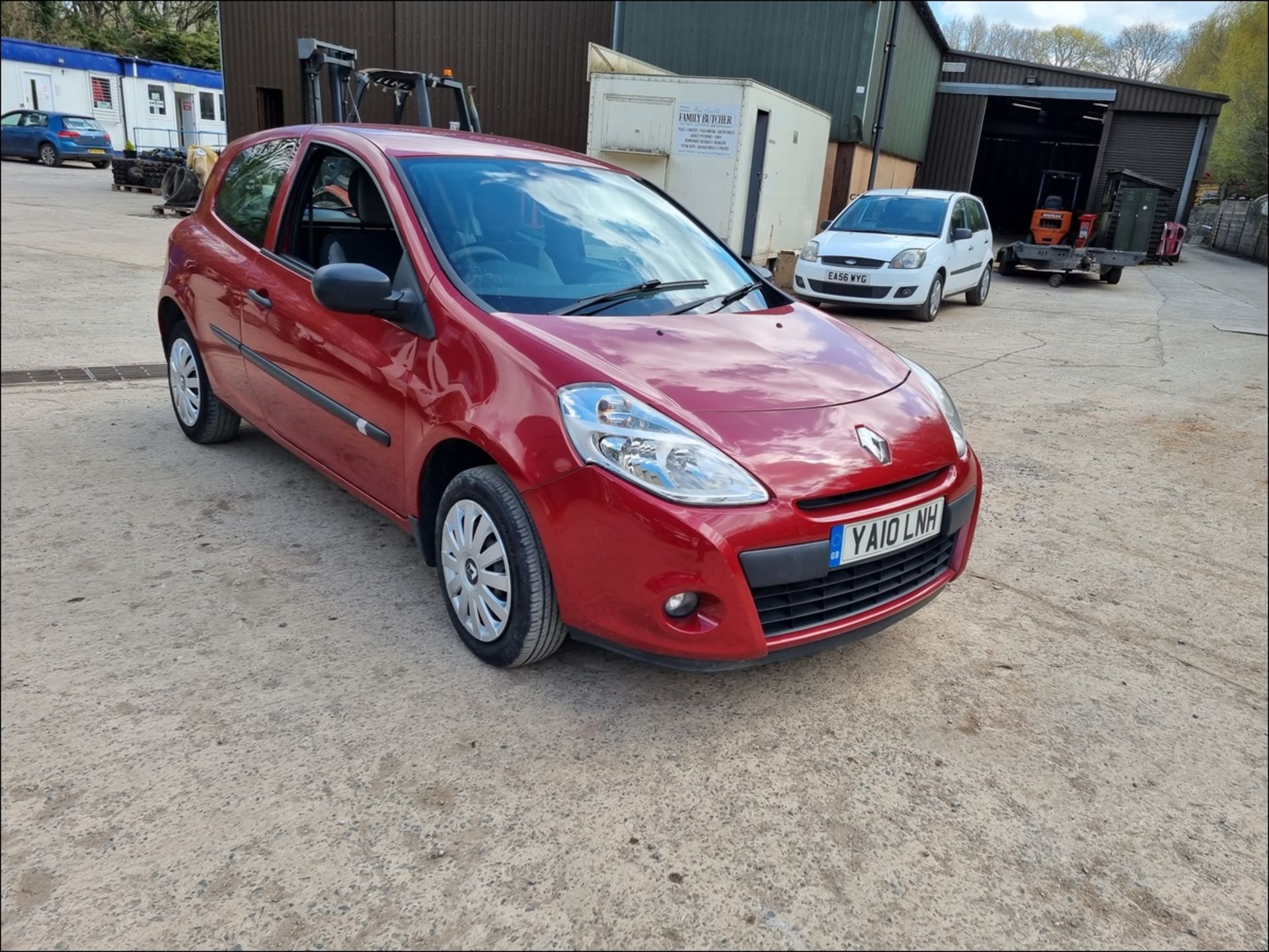 10/10 RENAULT CLIO EXTREME - 1149cc 3dr Hatchback (Red, 82k) - Image 6 of 12