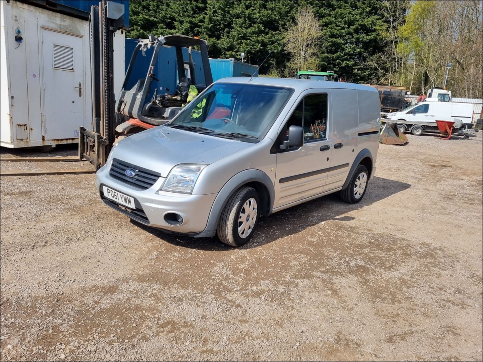 11/61 FORD TRANSIT CONNECT 90 T200 TREND - 1753cc 5dr Van (Silver, 113k) - Image 5 of 24