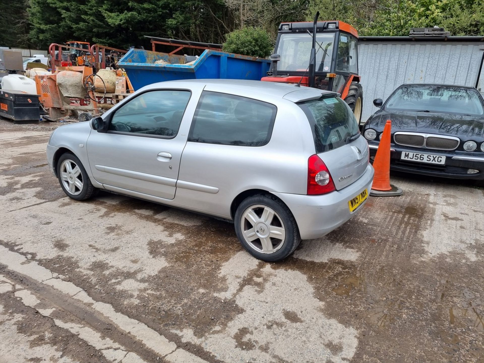 07/57 RENAULT CLIO CAMPUS SPORT 16V - 1149cc 3dr Hatchback (Silver) - Image 3 of 12