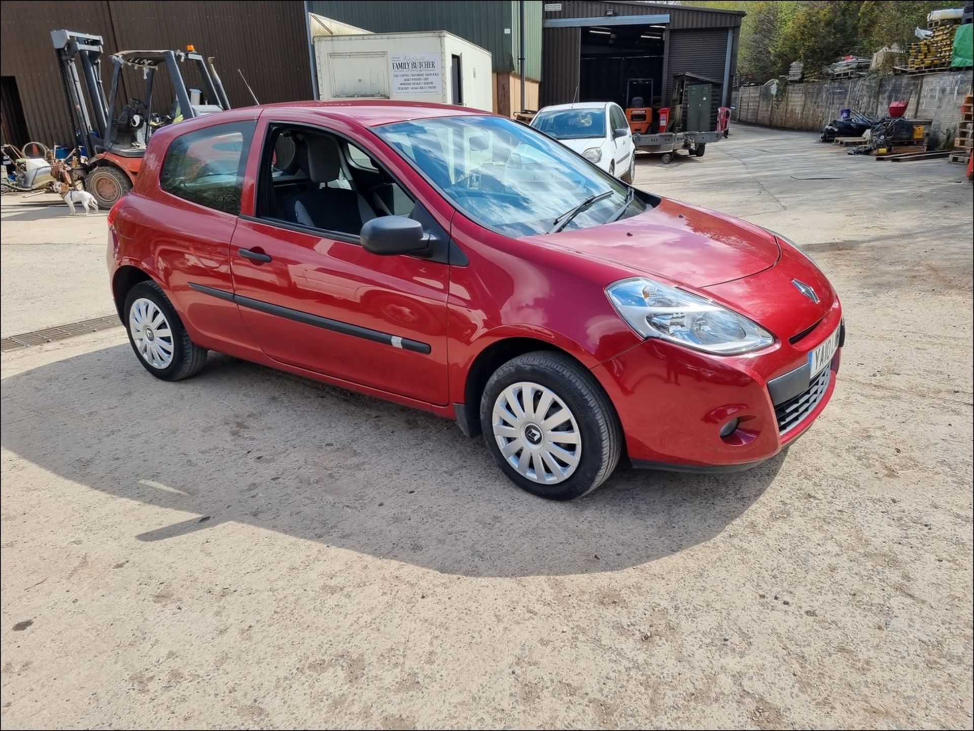 10/10 RENAULT CLIO EXTREME - 1149cc 3dr Hatchback (Red, 82k) - Image 2 of 12