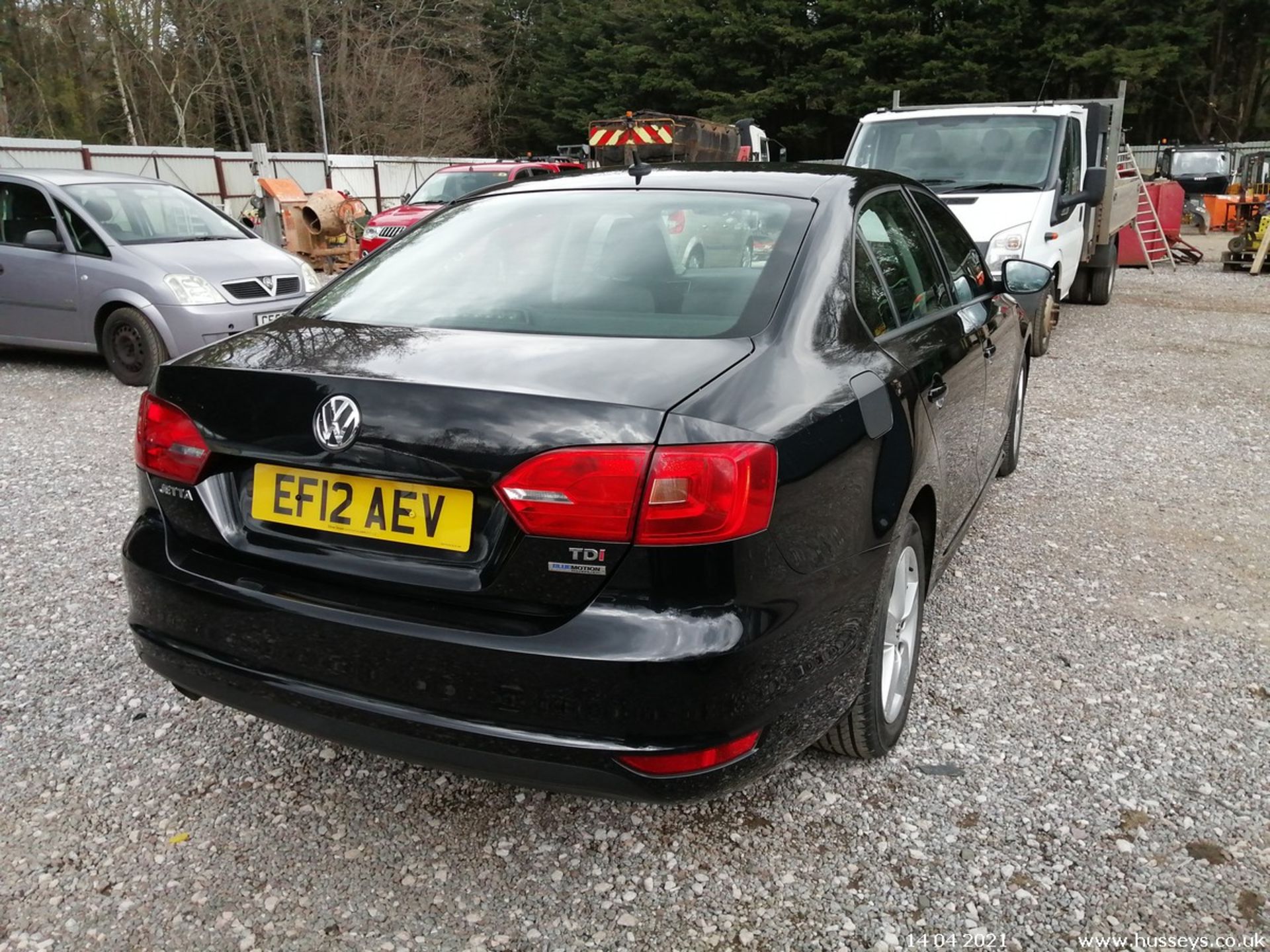 12/12 VOLKSWAGEN JETTA SE BLUEMOTION TECH - 1598cc 4dr Saloon (Black, 65k) - Image 8 of 14