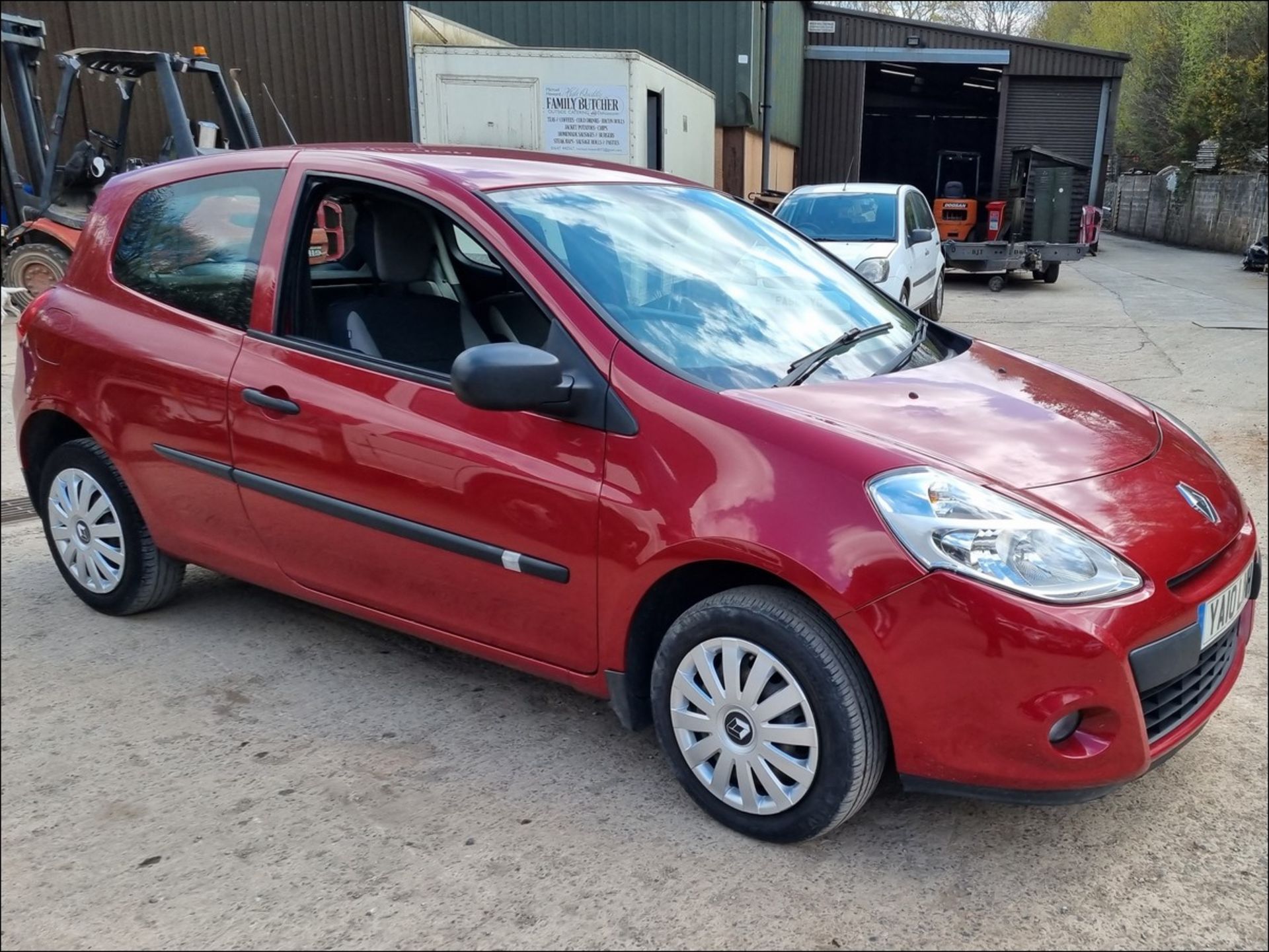 10/10 RENAULT CLIO EXTREME - 1149cc 3dr Hatchback (Red, 82k)