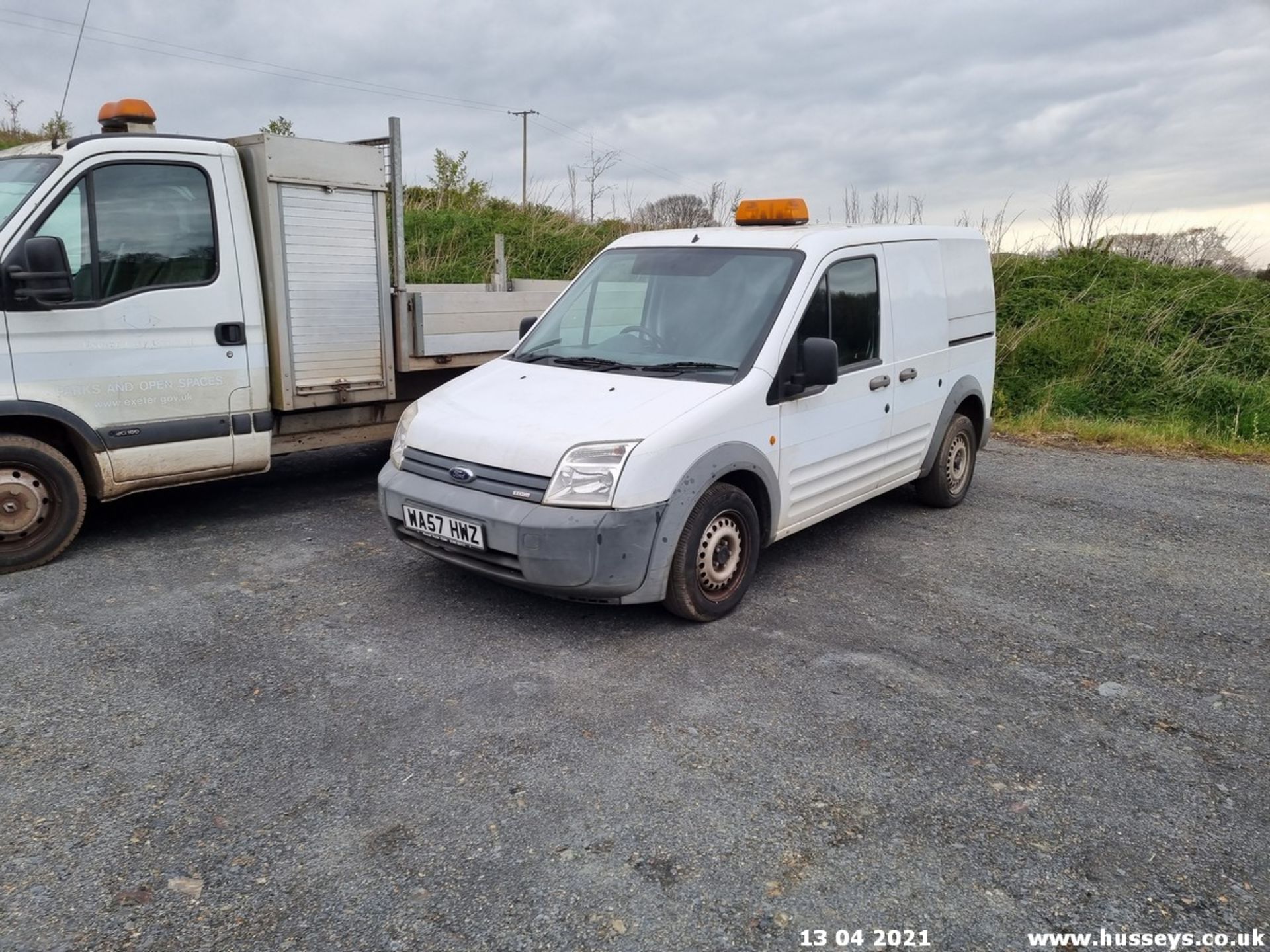 07/57 FORD TRANSIT CONN T200 75 - 1753cc 5dr Van (White, 45k) - Image 4 of 13