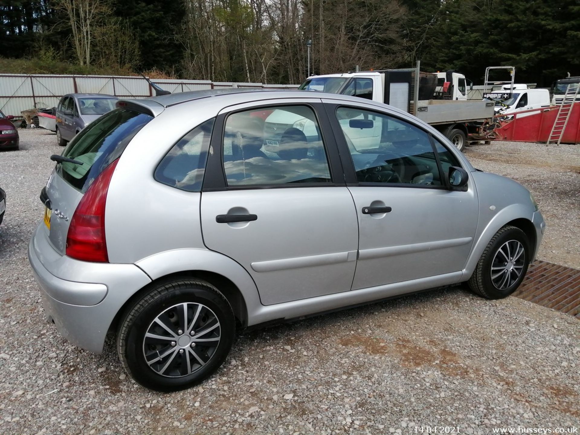 05/05 CITROEN C3 DESIRE - 1360cc 5dr Hatchback (Silver, 61k) - Image 9 of 13