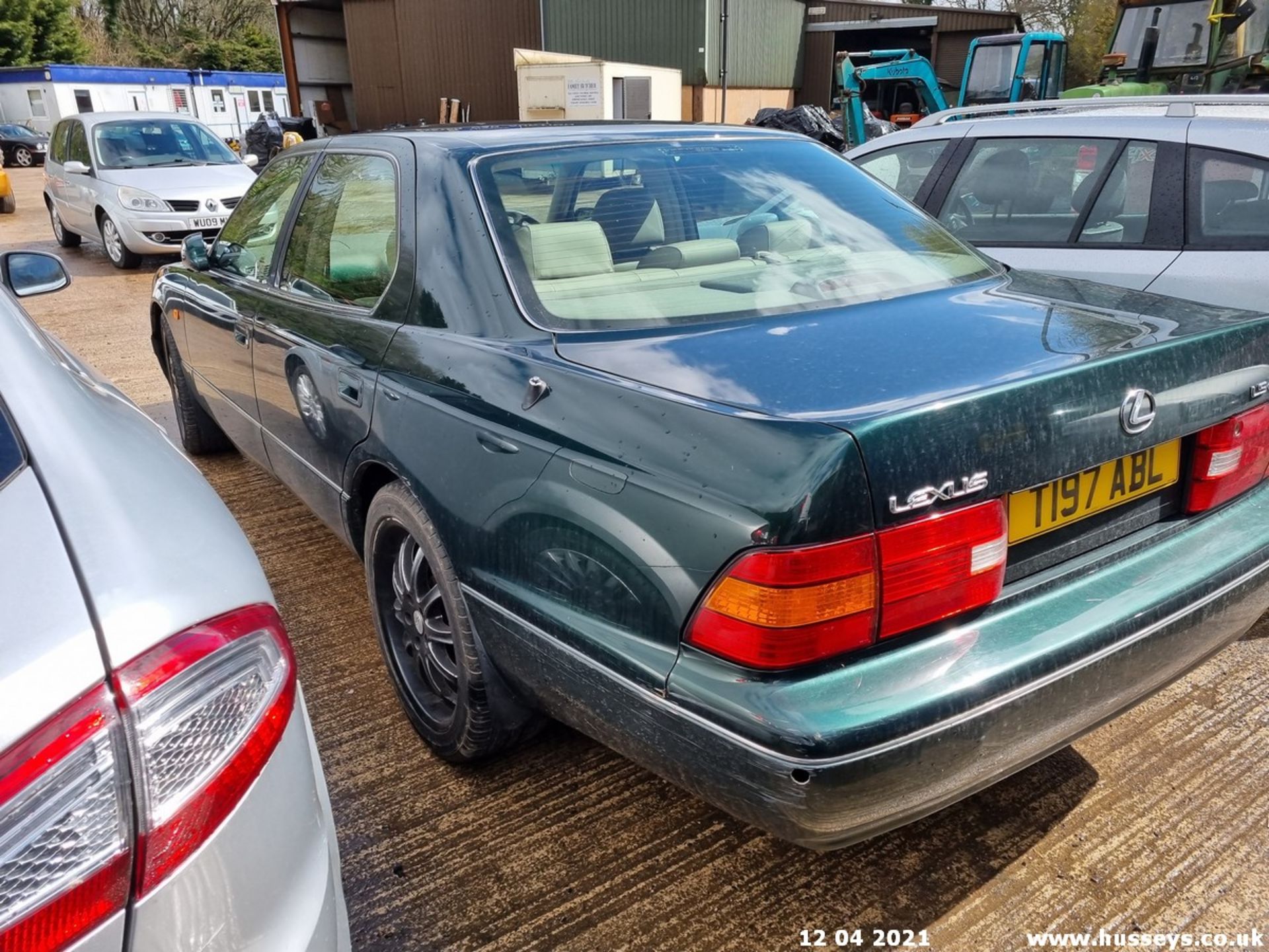 1999 LEXUS LS400 AUTO - 3969cc 4dr Saloon (Green, 215k) - Image 7 of 12