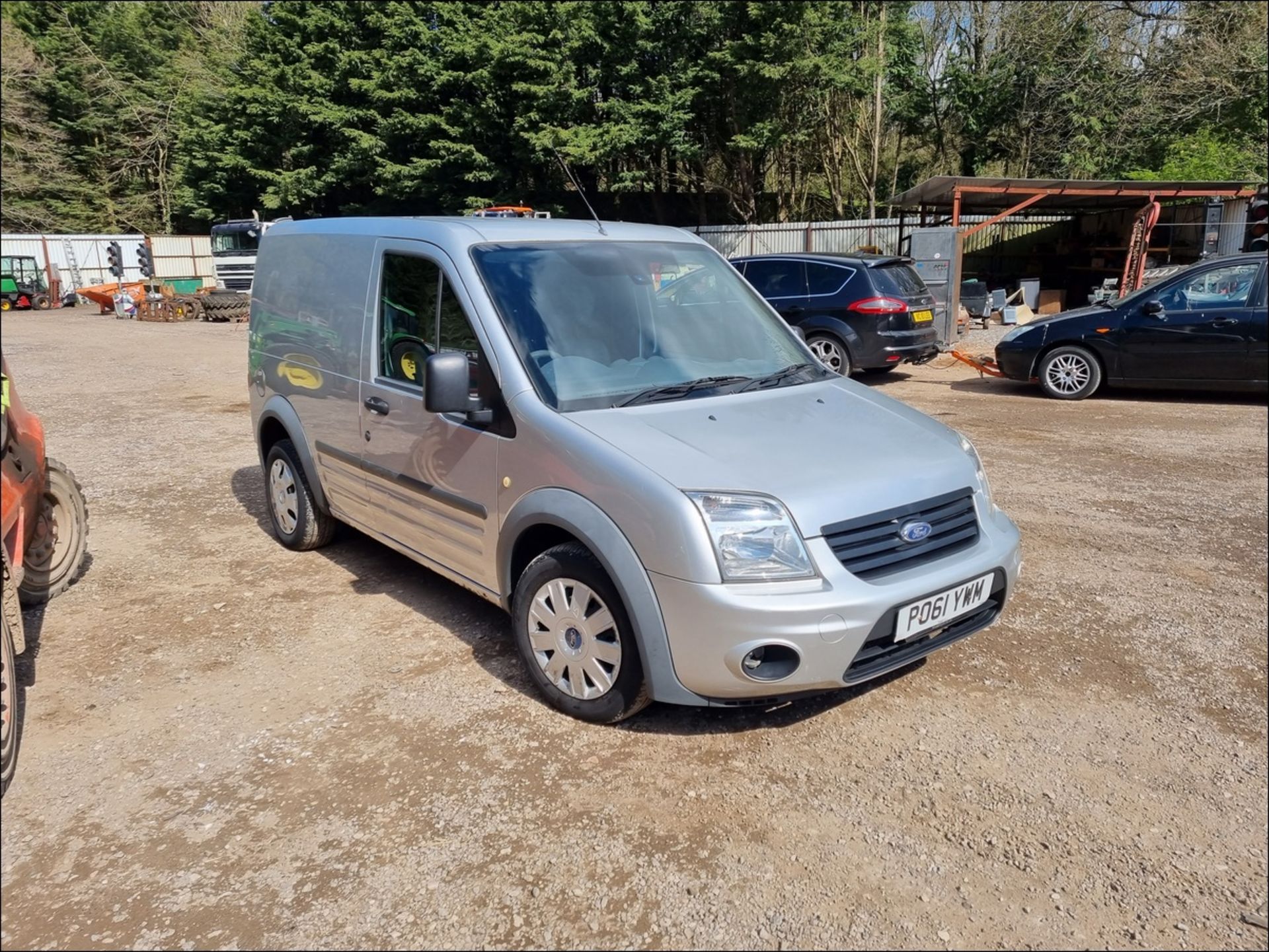 11/61 FORD TRANSIT CONNECT 90 T200 TREND - 1753cc 5dr Van (Silver, 113k) - Image 7 of 24