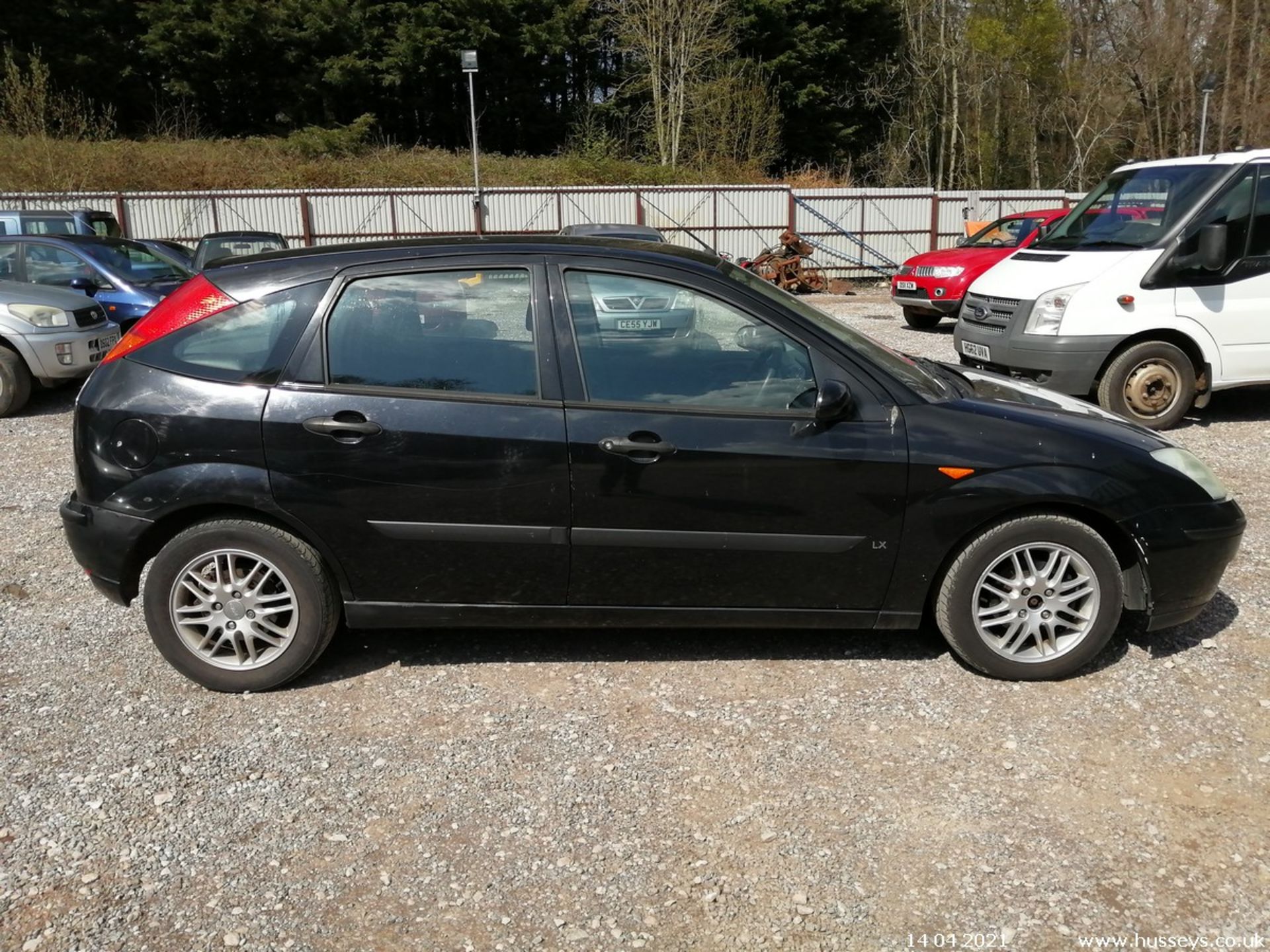 03/53 FORD FOCUS LX TDCI - 1753cc 5dr Hatchback (Black) - Image 10 of 14