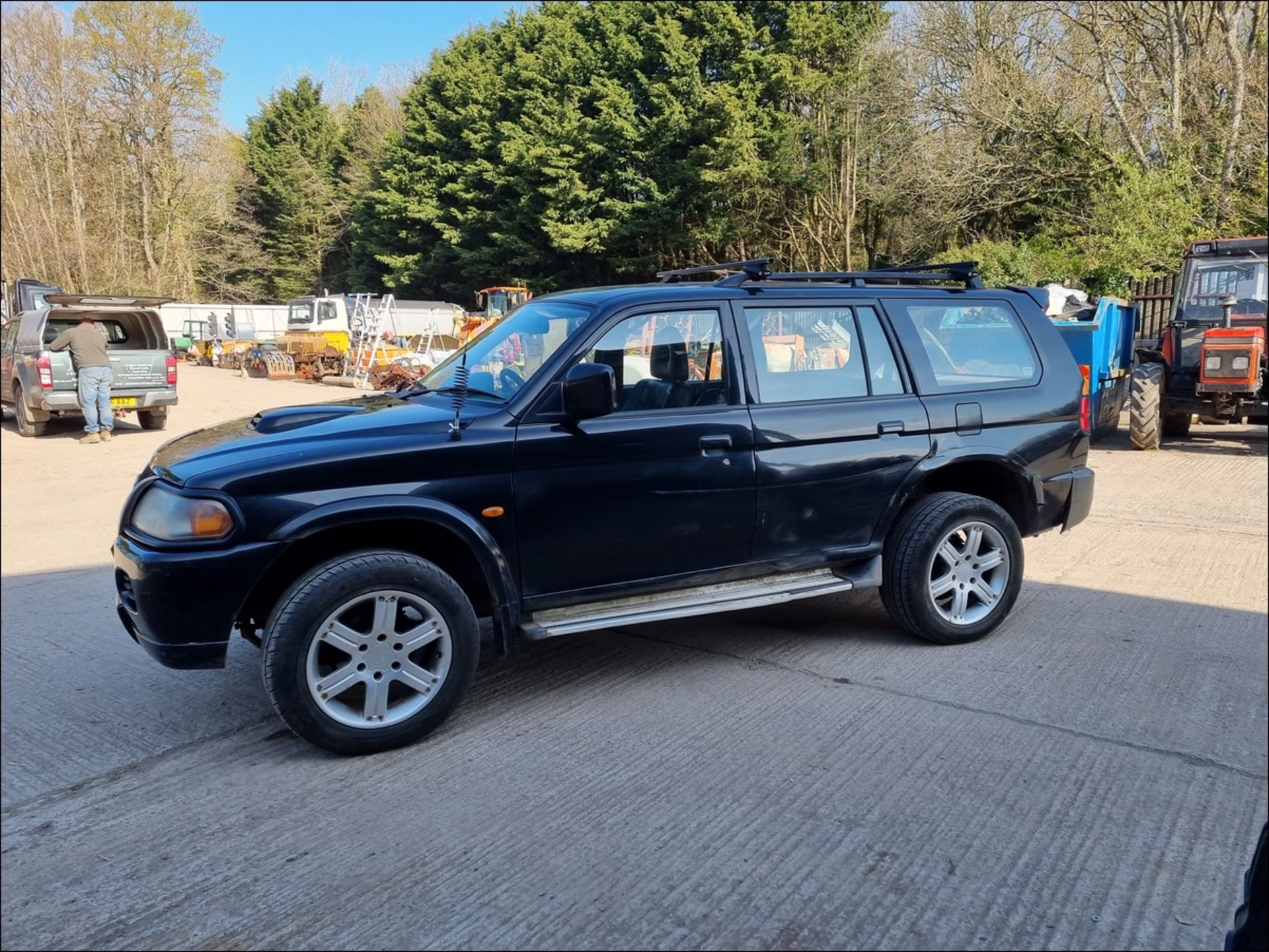 04/53 MITSUBISHI SHOGUN - 2477cc 5dr Estate (Black, 123k) - Image 4 of 14