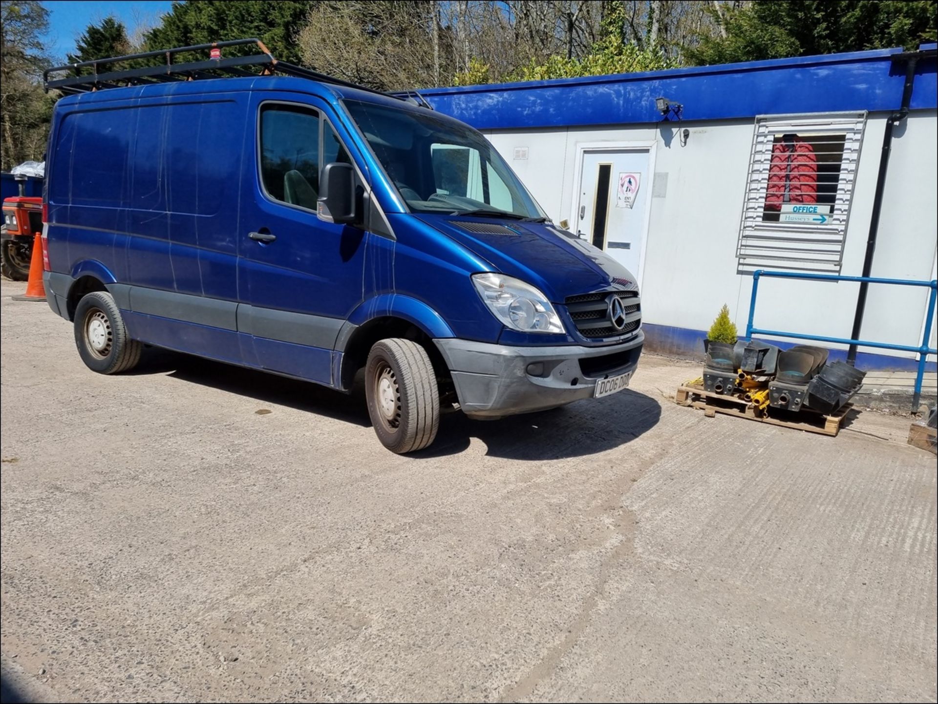 06/06 MERCEDES SPRINTER 211 CDI SWB - 2148cc Van (Blue) - Image 4 of 14