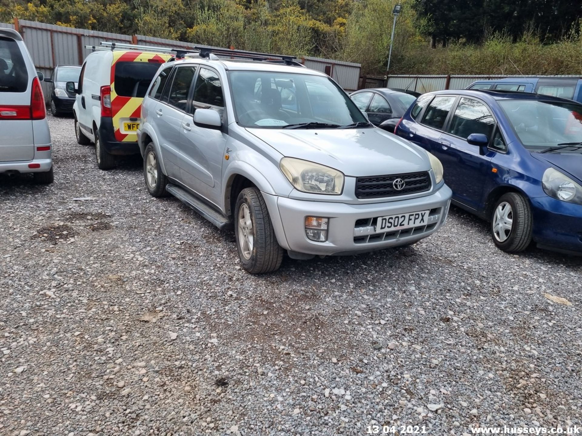 02/02 TOYOTA RAV4 VX VVTI AUTO - 1998cc 5dr Estate (Silver, 74k) - Image 4 of 10