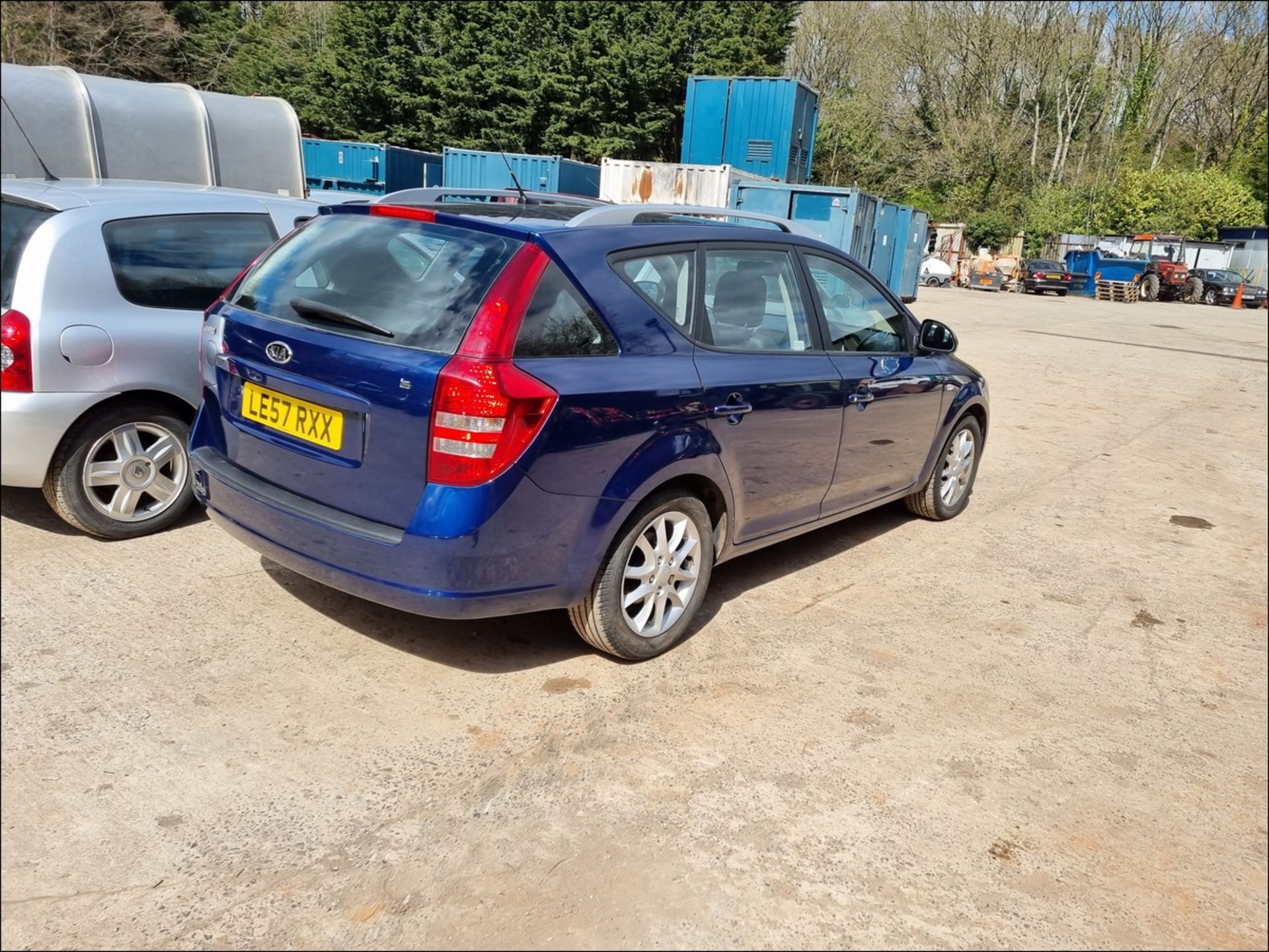 08/57 KIA CEE'D LS CRDI SW - 1582cc 5dr Estate (Blue, 79k) - Image 7 of 17